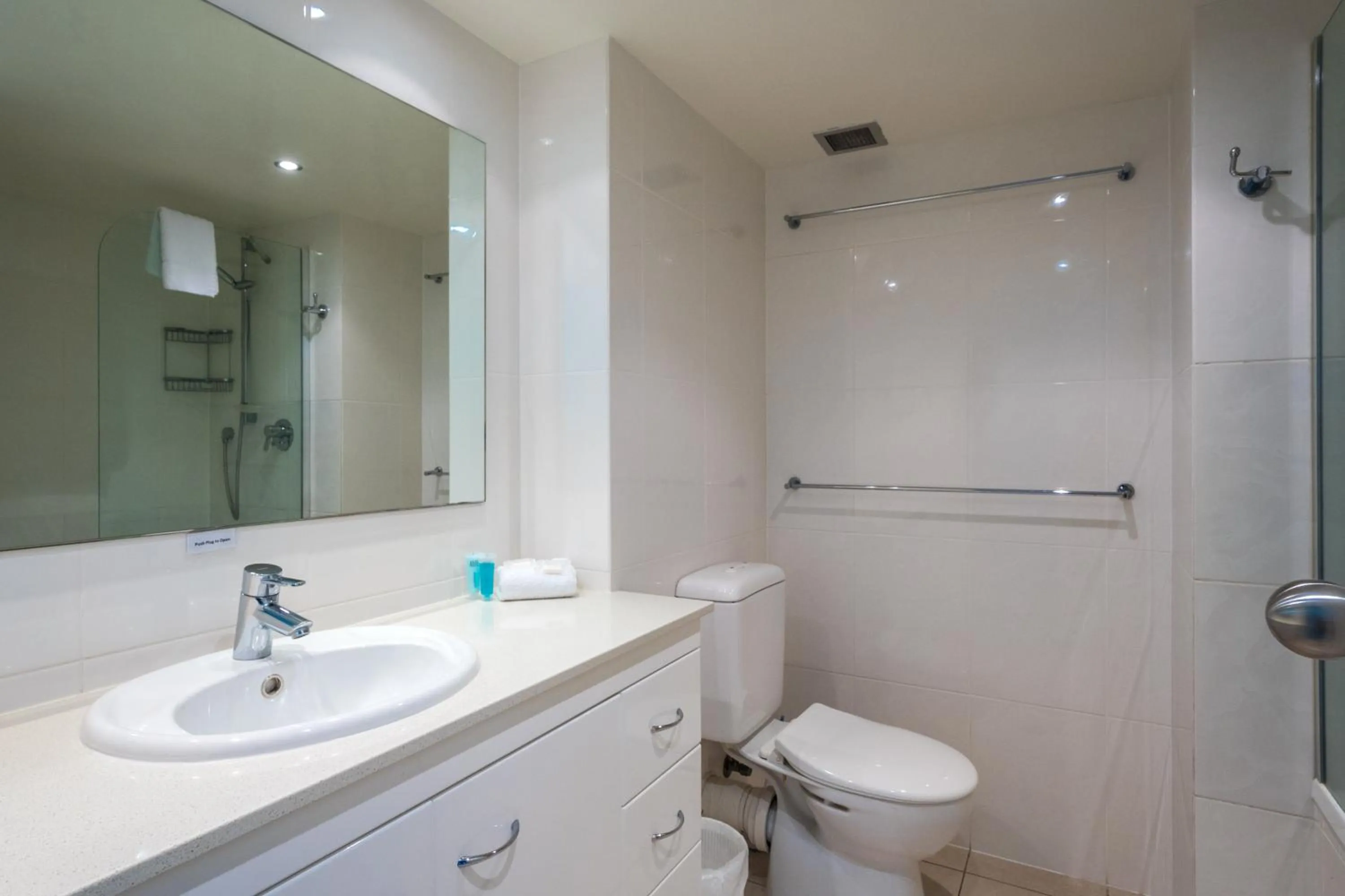 Bathroom in Breakers North Absolute Beachfront Apartments - Official