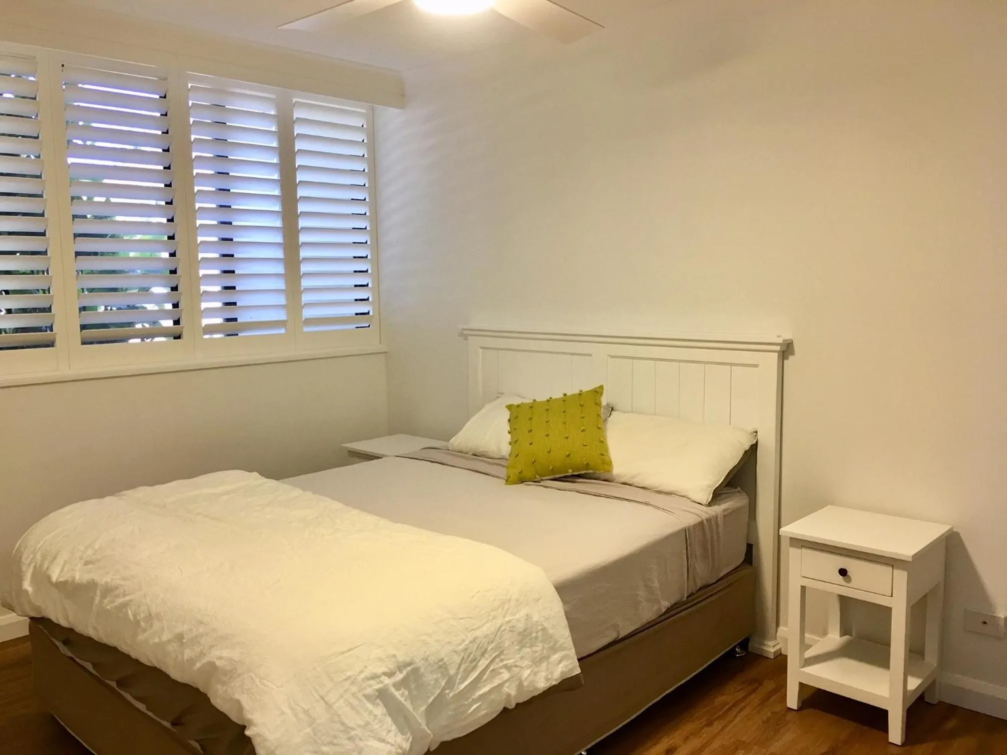 Bed in Breakers North Absolute Beachfront Apartments - Official