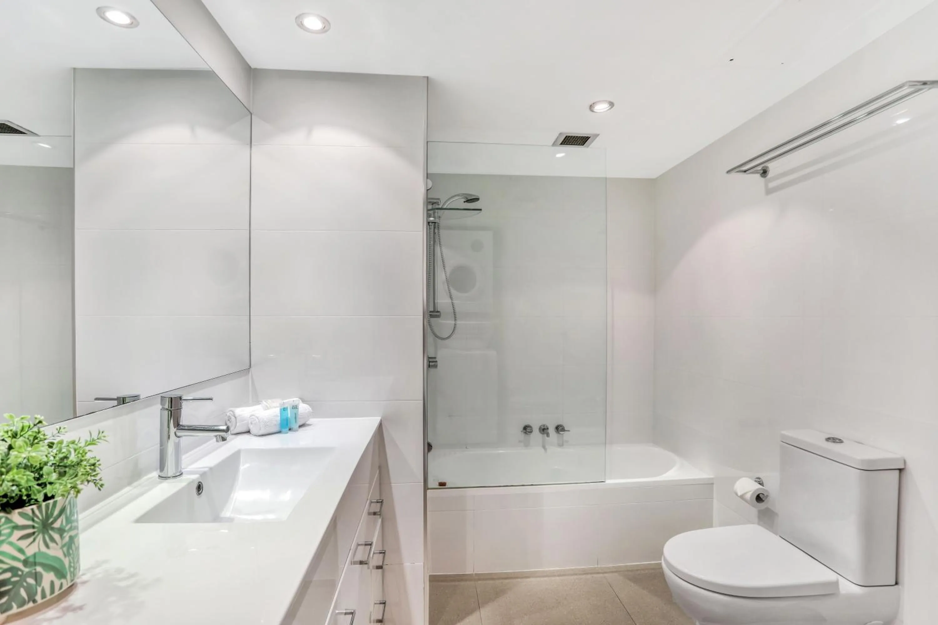 Bathroom in Breakers North Absolute Beachfront Apartments - Official