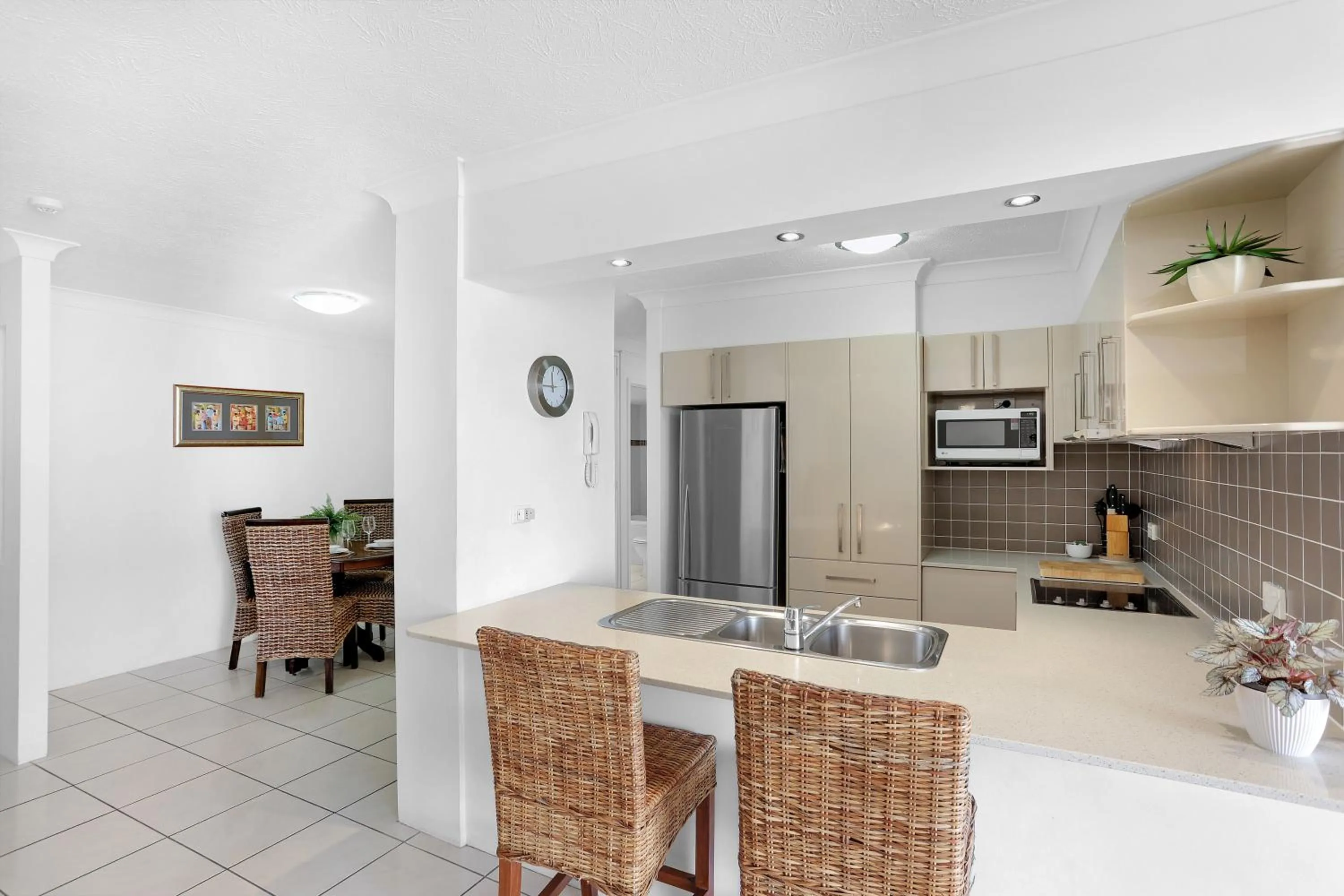 Kitchen or kitchenette in Breakers North Absolute Beachfront Apartments - Official