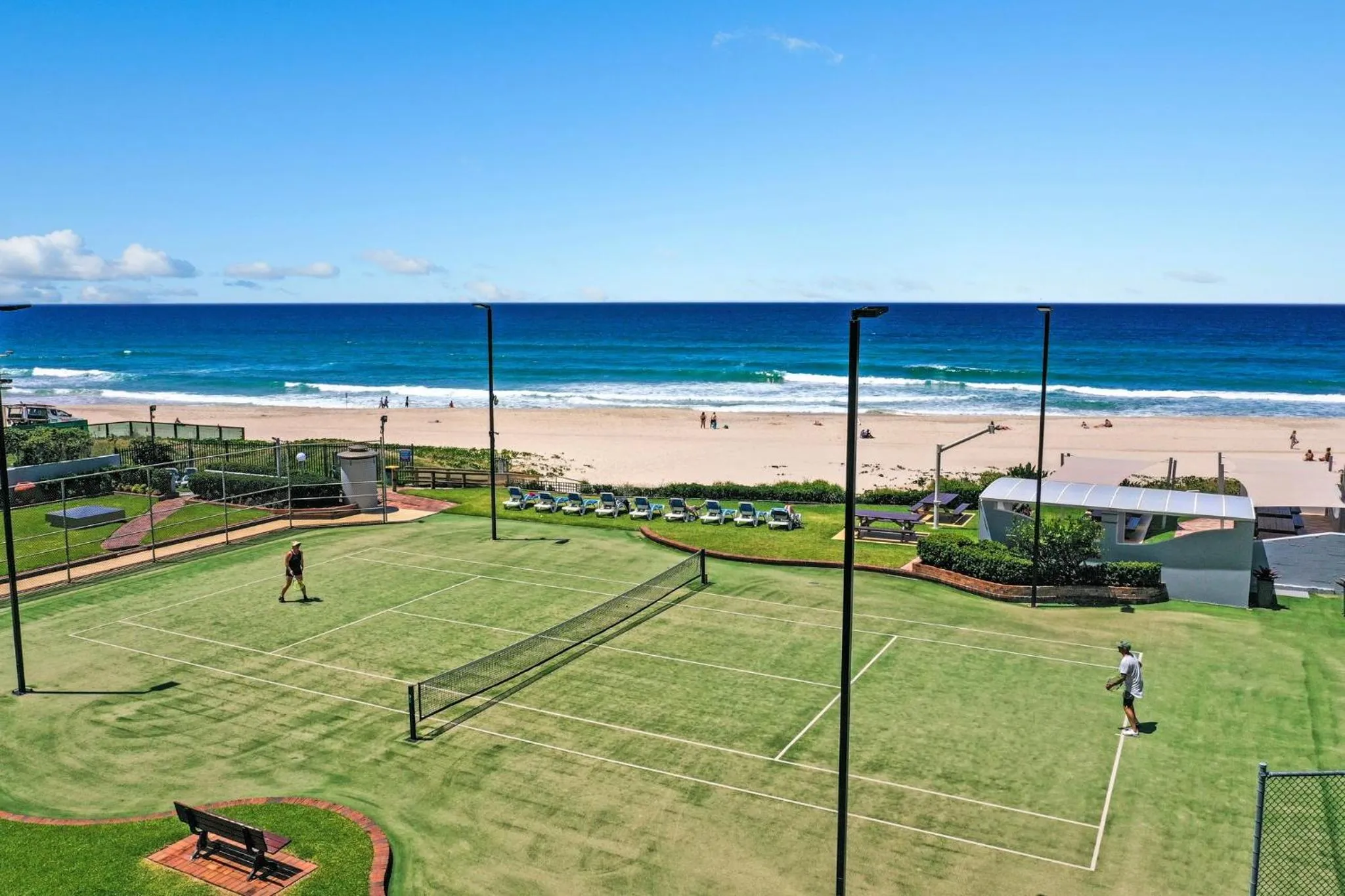 Tennis court in Breakers North Absolute Beachfront Apartments - Official