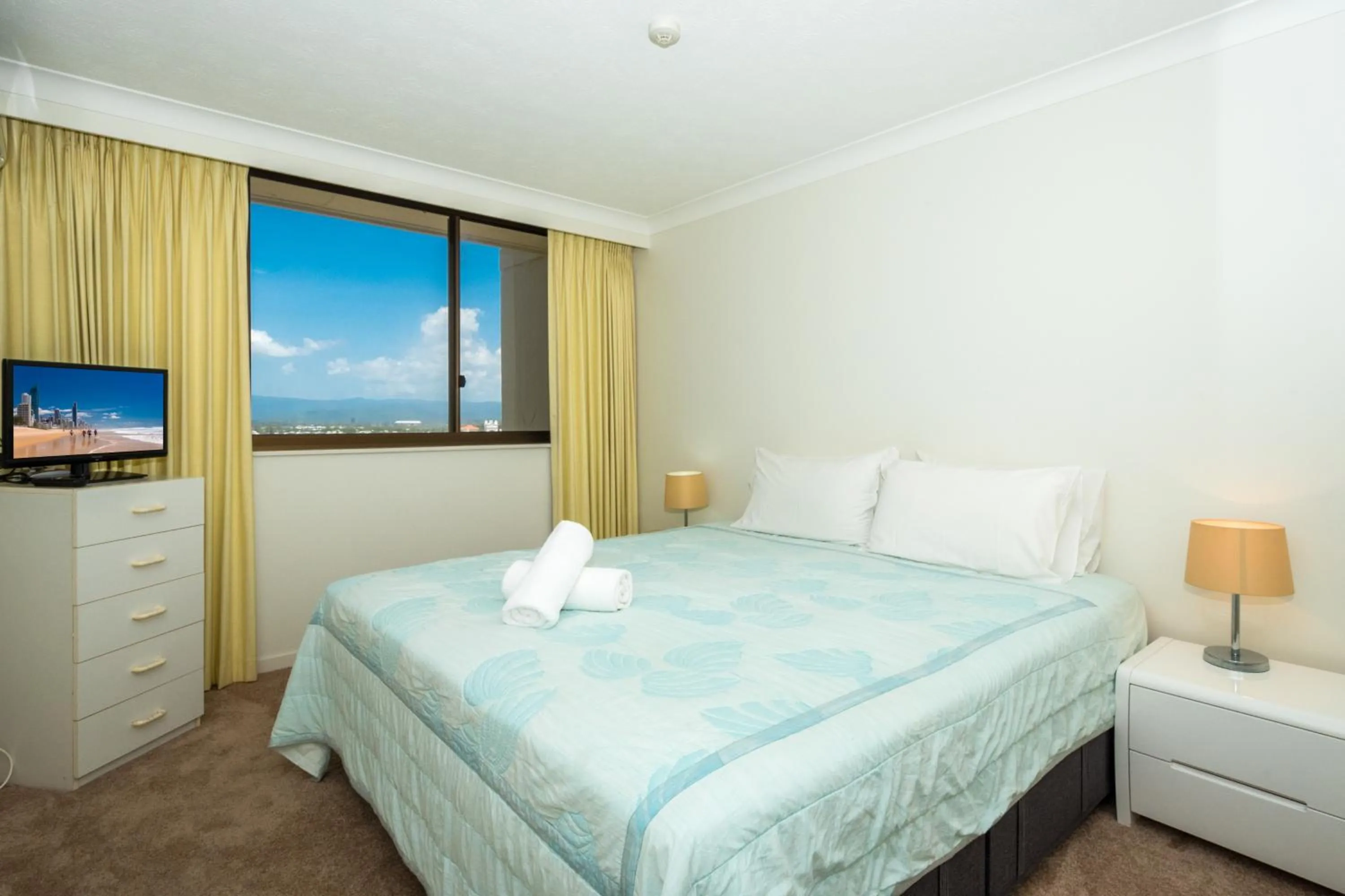 Bedroom, Bed in Breakers North Absolute Beachfront Apartments - Official
