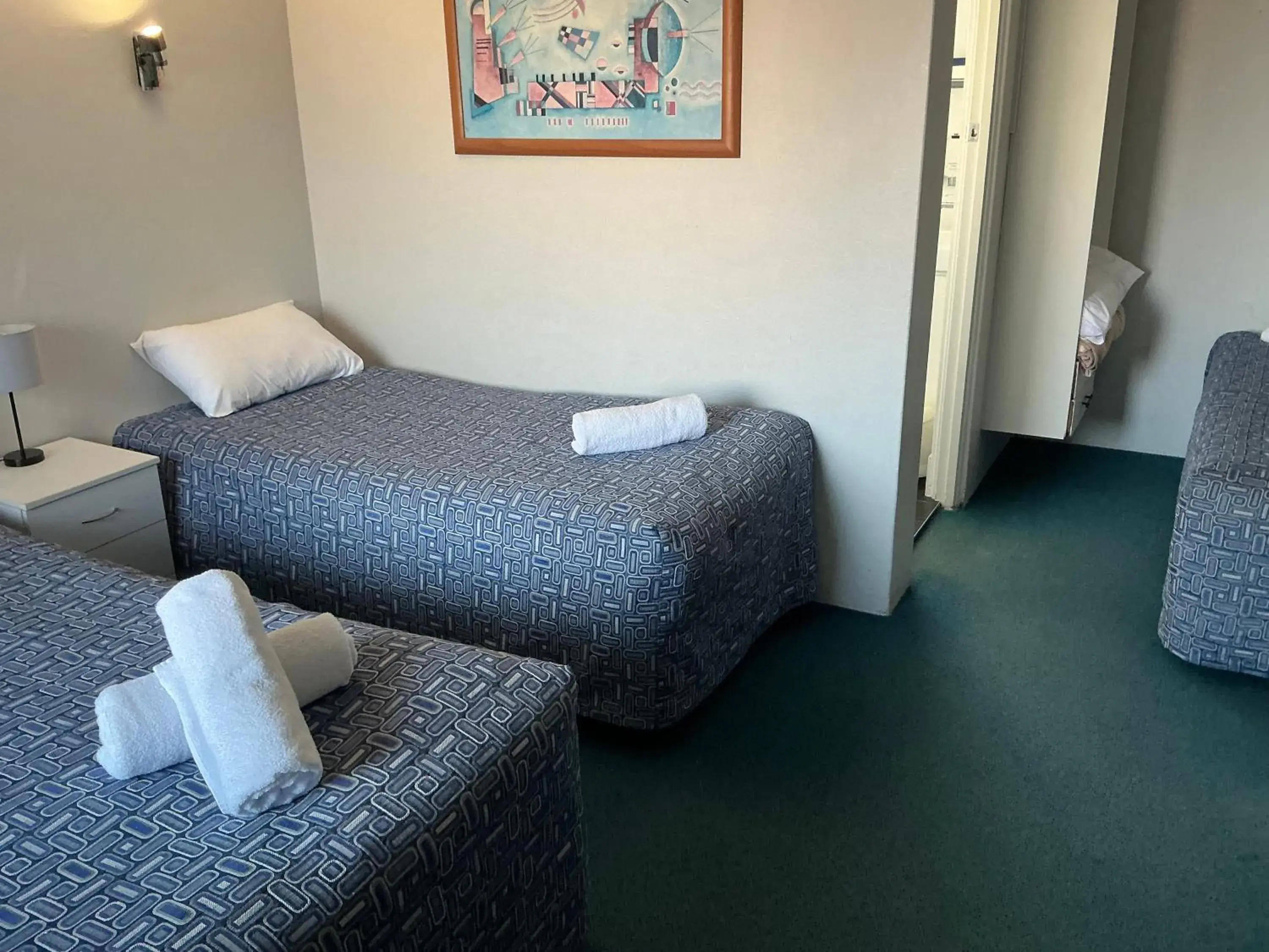 Quadruple Room - Not Pet Friendly in Bentleigh Motor Inn Quadruple Room - Not Pet Friendly in Bentleigh Motor Inn