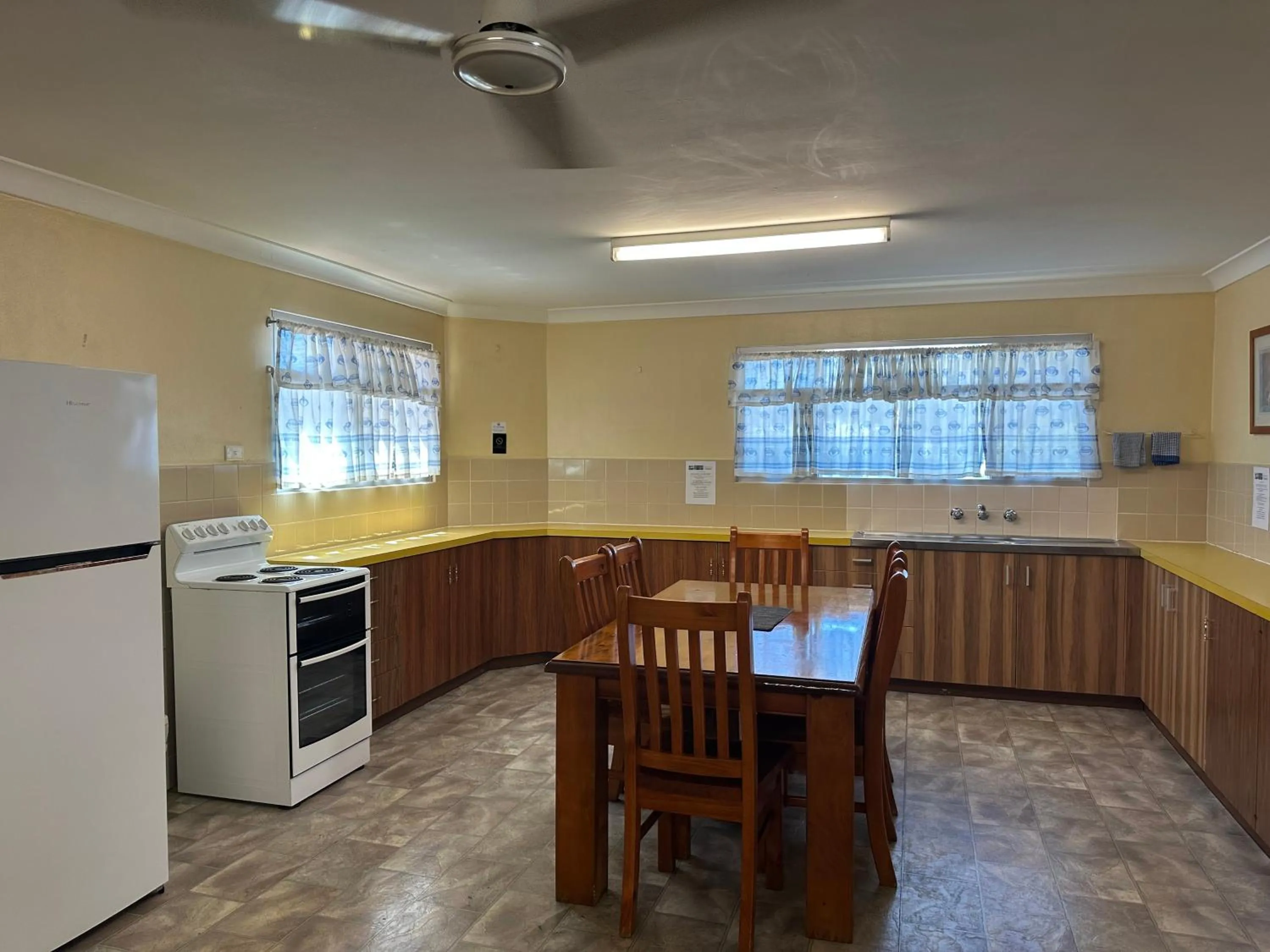 Kitchen or kitchenette in Bentleigh Motor Inn