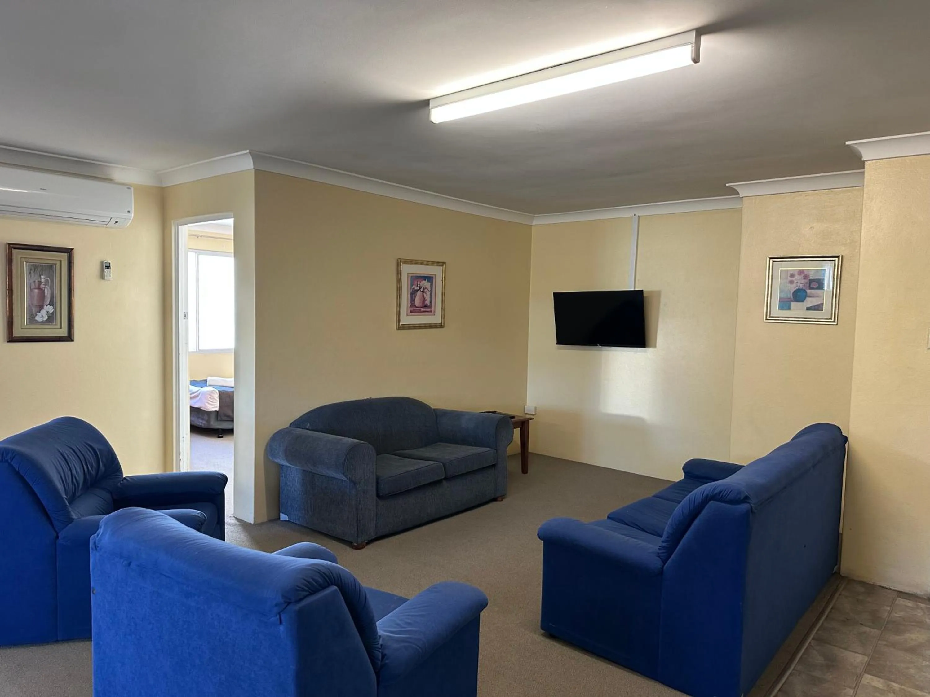 Living room in Bentleigh Motor Inn