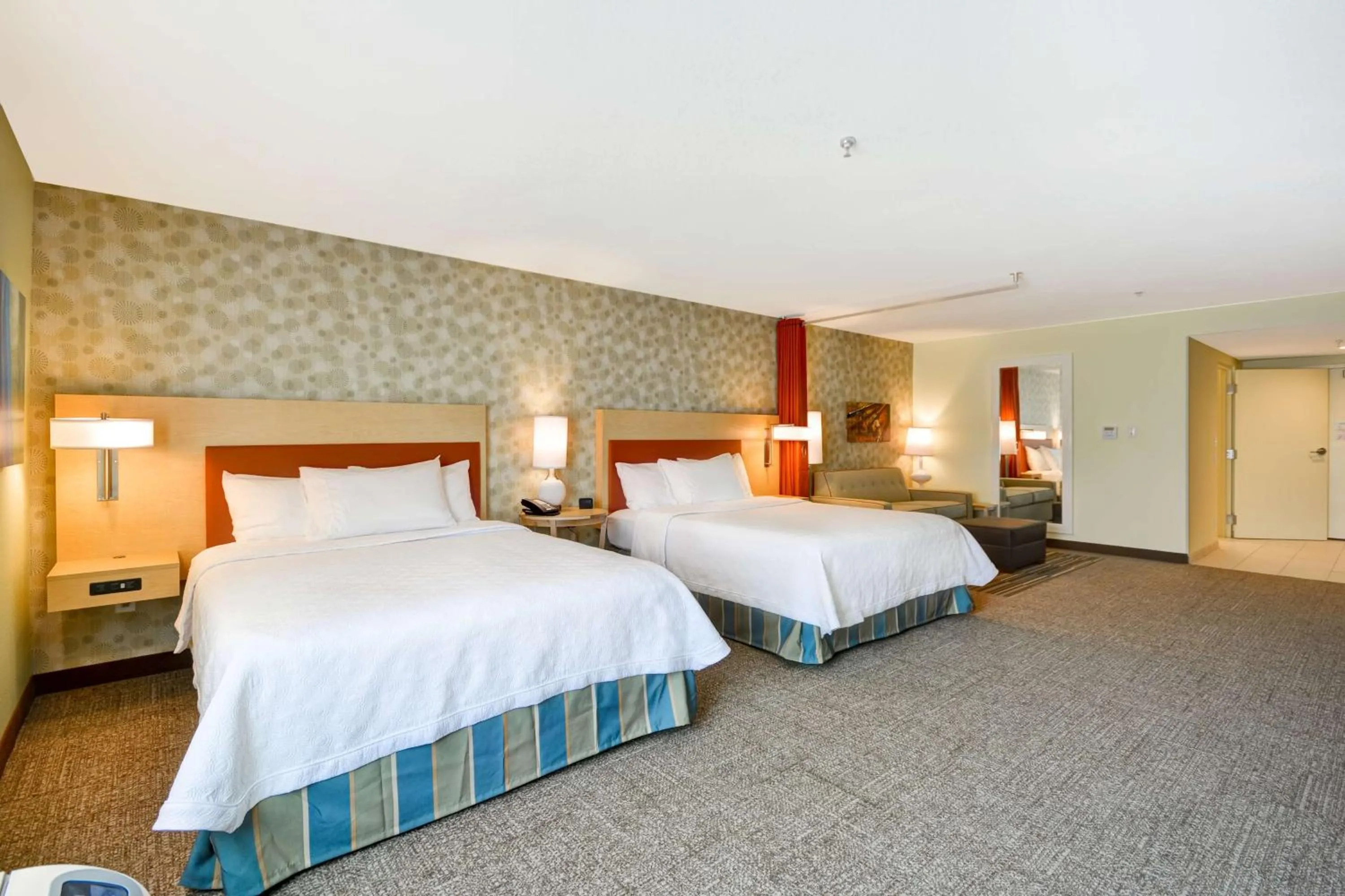 Living room, Bed in Home2 Suites By Hilton Dallas North Park