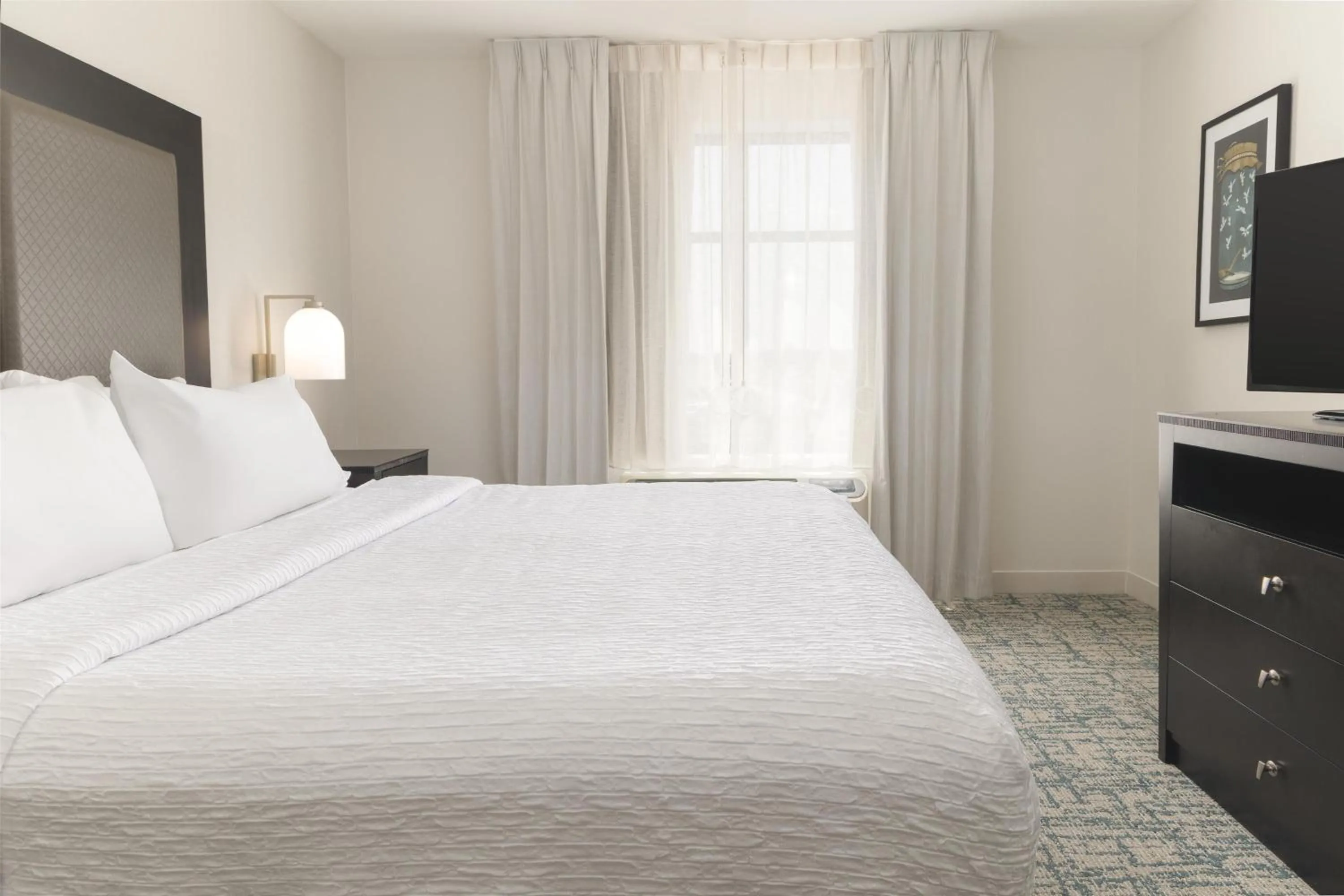 Bed in Homewood Suites By Hilton Wauwatosa Milwaukee