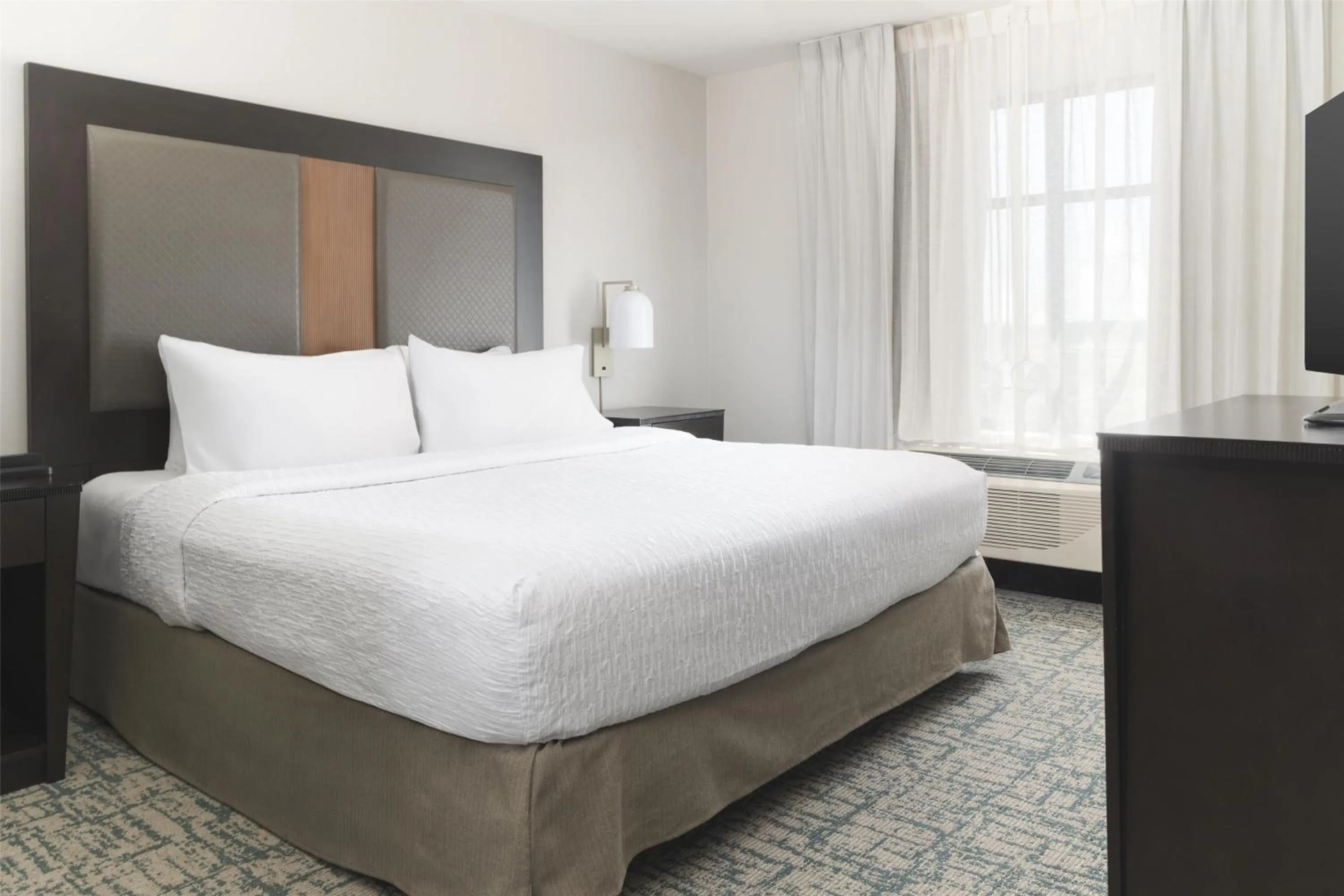 Bed in Homewood Suites By Hilton Wauwatosa Milwaukee