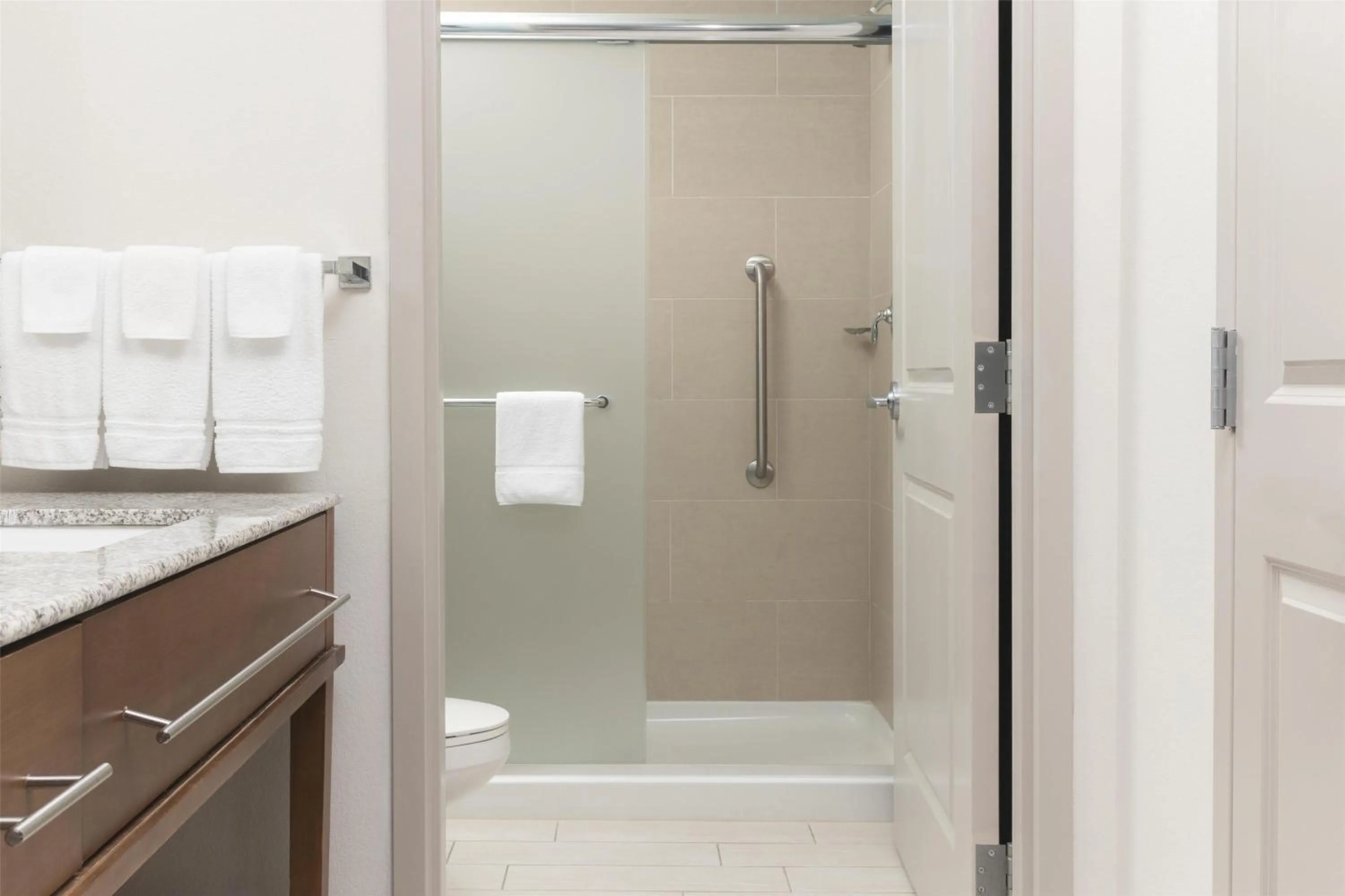 Bathroom in Homewood Suites By Hilton Wauwatosa Milwaukee