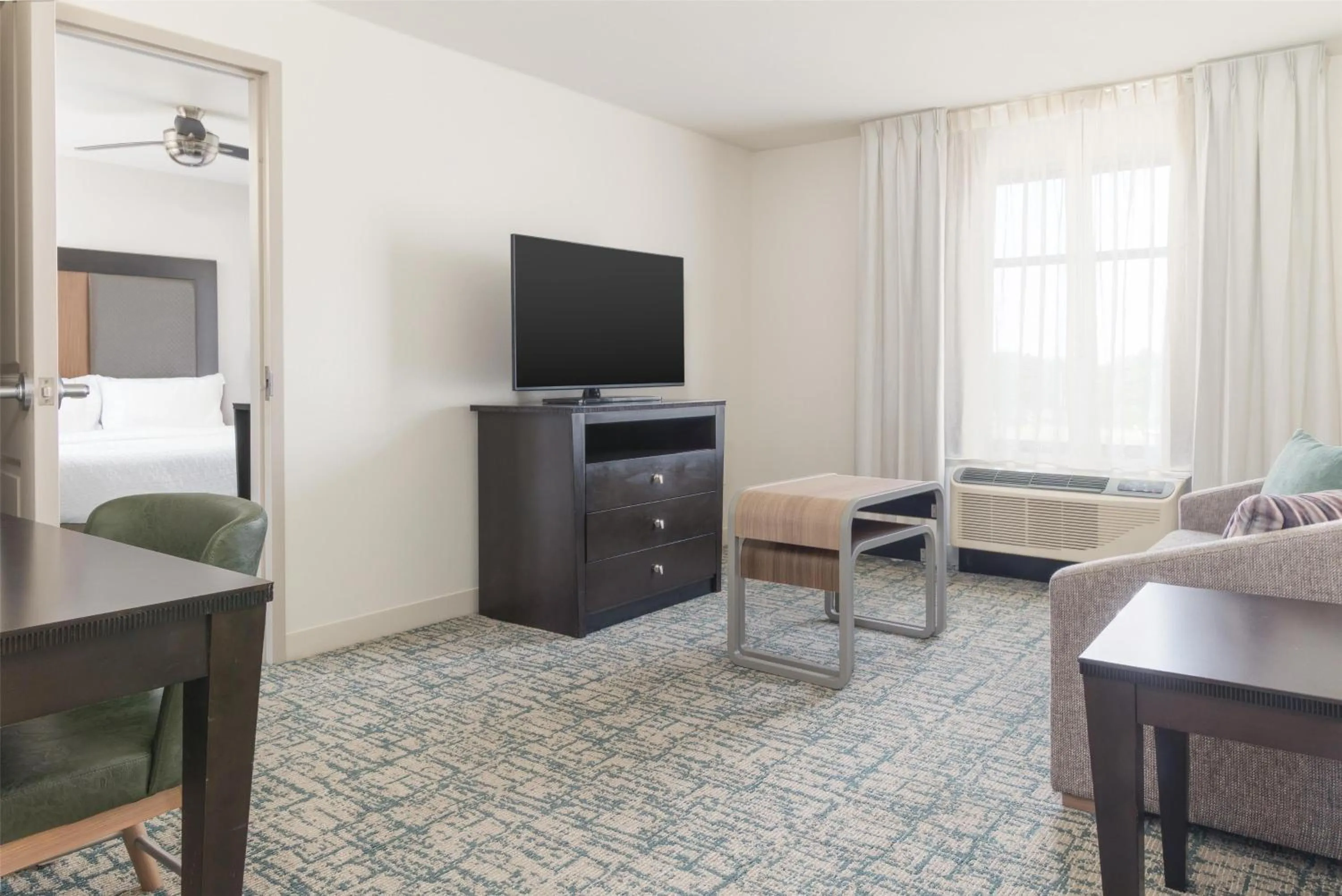 Living room, Bed in Homewood Suites By Hilton Wauwatosa Milwaukee