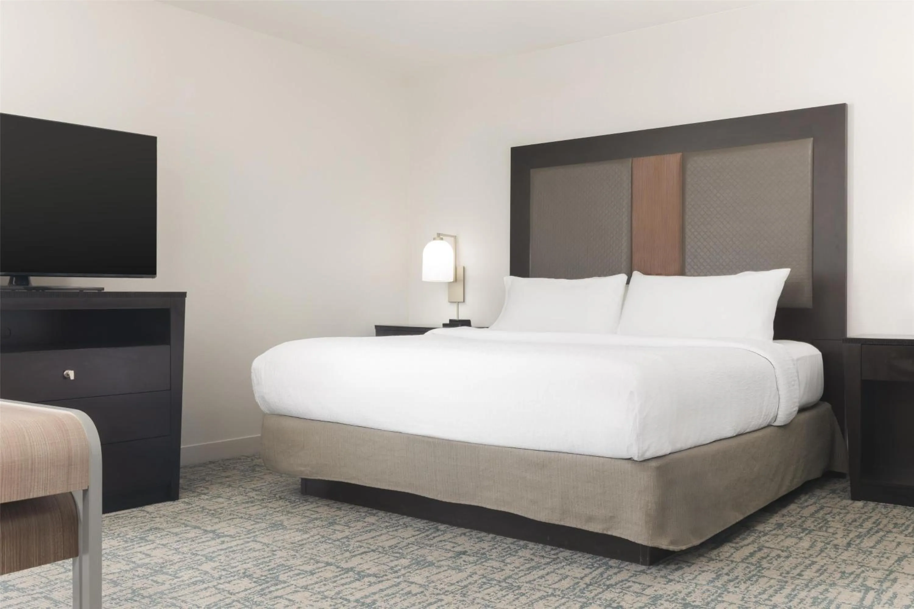 Bed in Homewood Suites By Hilton Wauwatosa Milwaukee