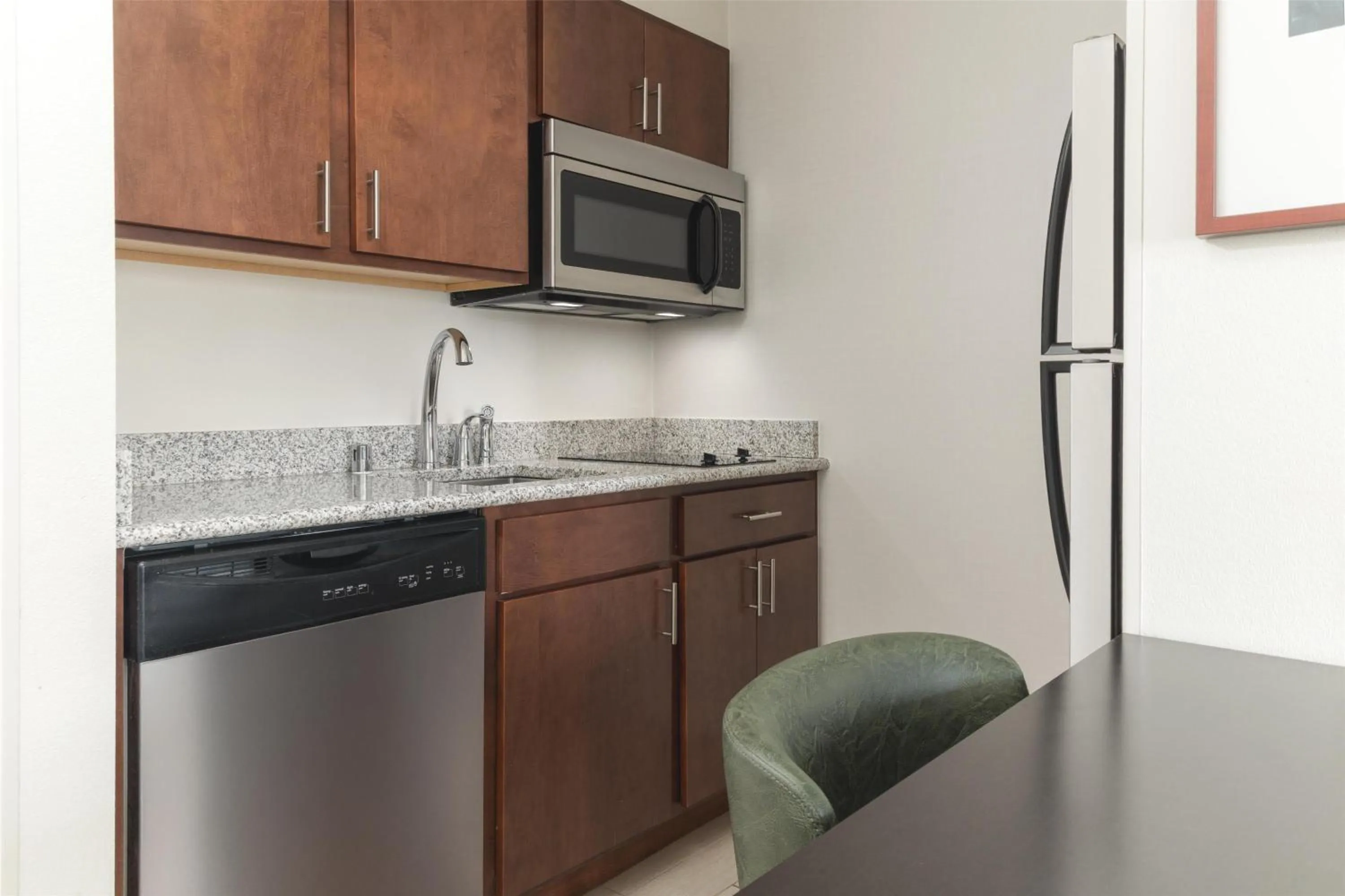 Kitchen or kitchenette in Homewood Suites By Hilton Wauwatosa Milwaukee
