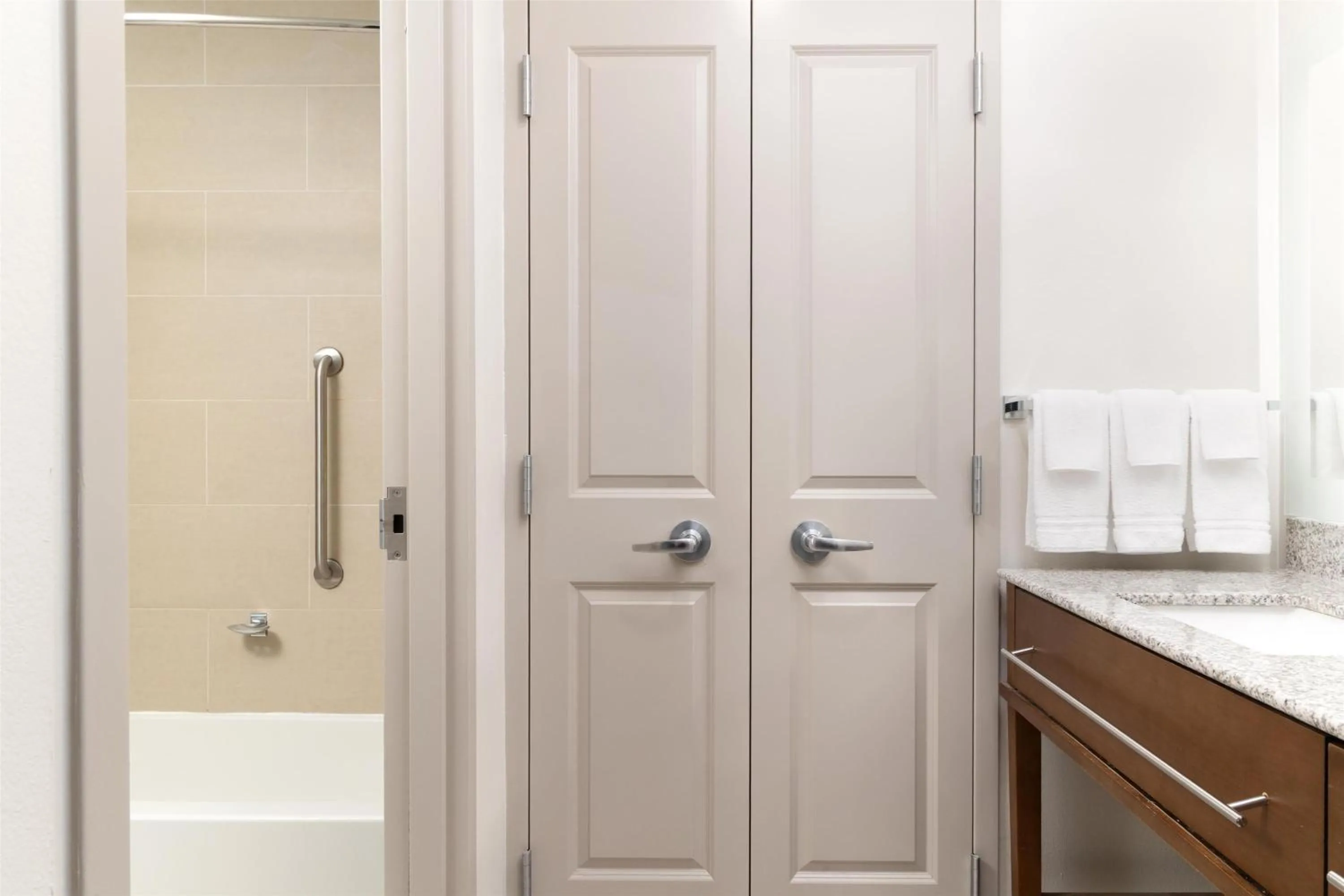 Bathroom in Homewood Suites By Hilton Wauwatosa Milwaukee