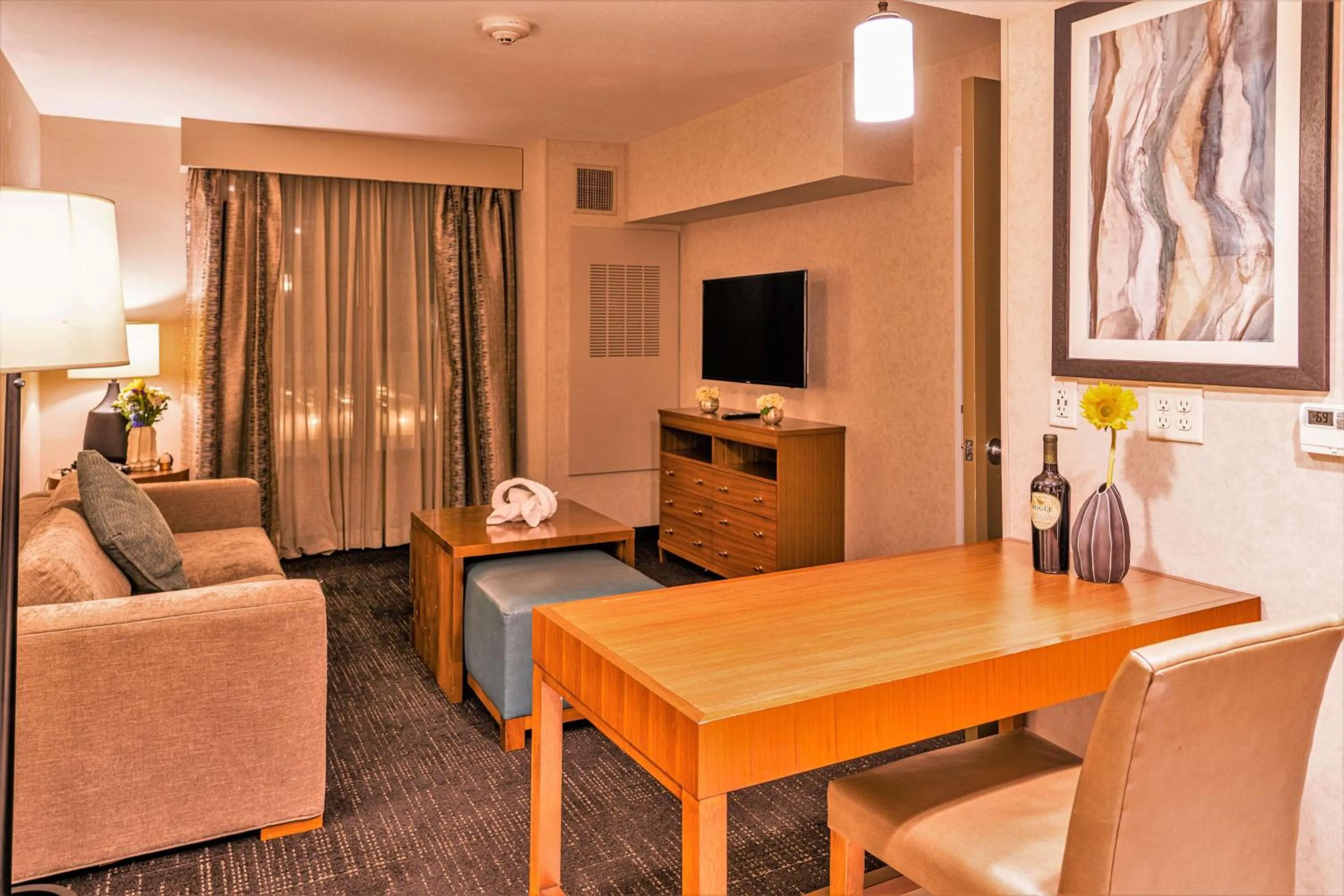 Bedroom in Homewood Suites by Hilton Pleasant Hill Concord