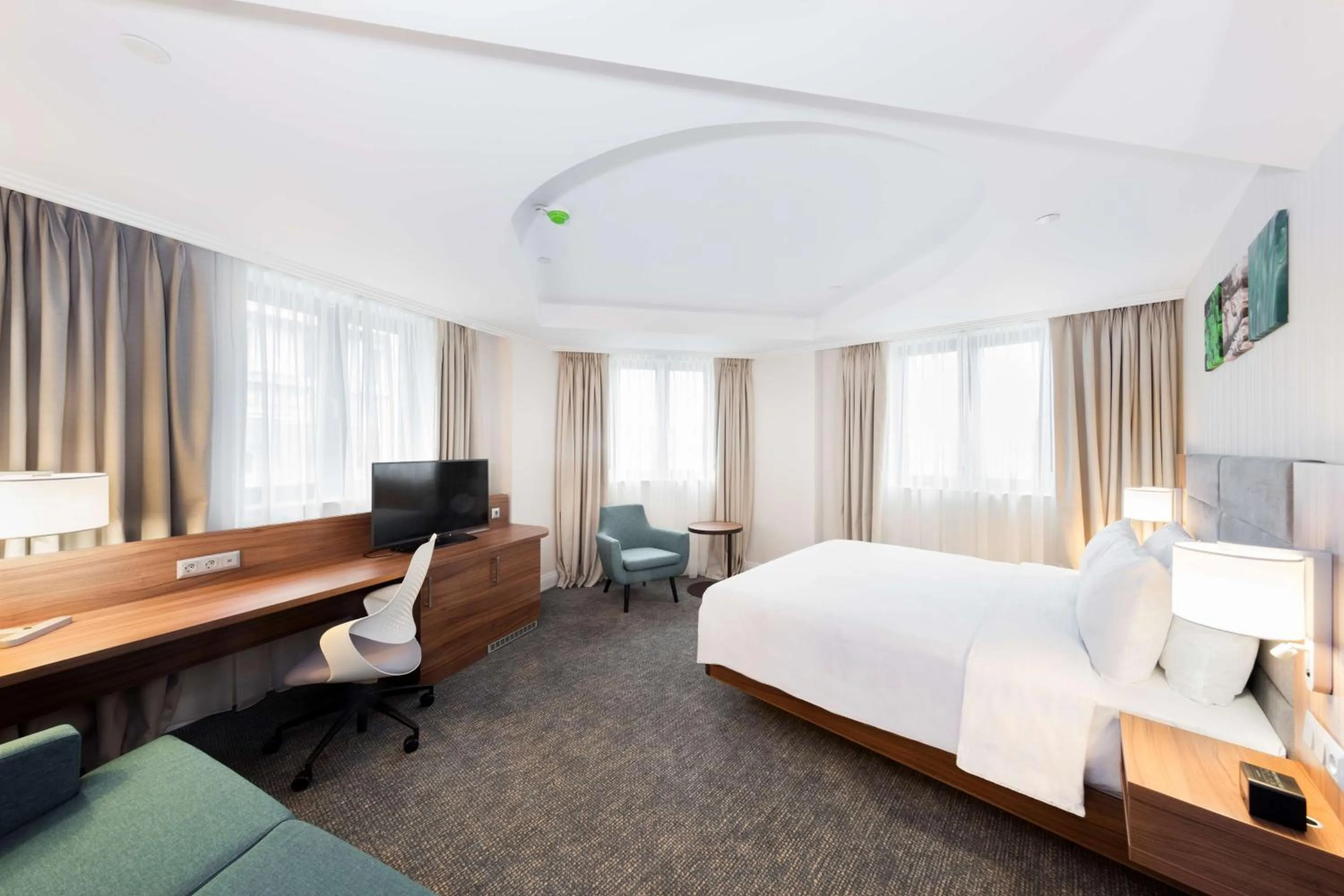 Bedroom, Bed in Hilton Garden Inn Bucharest Old Town