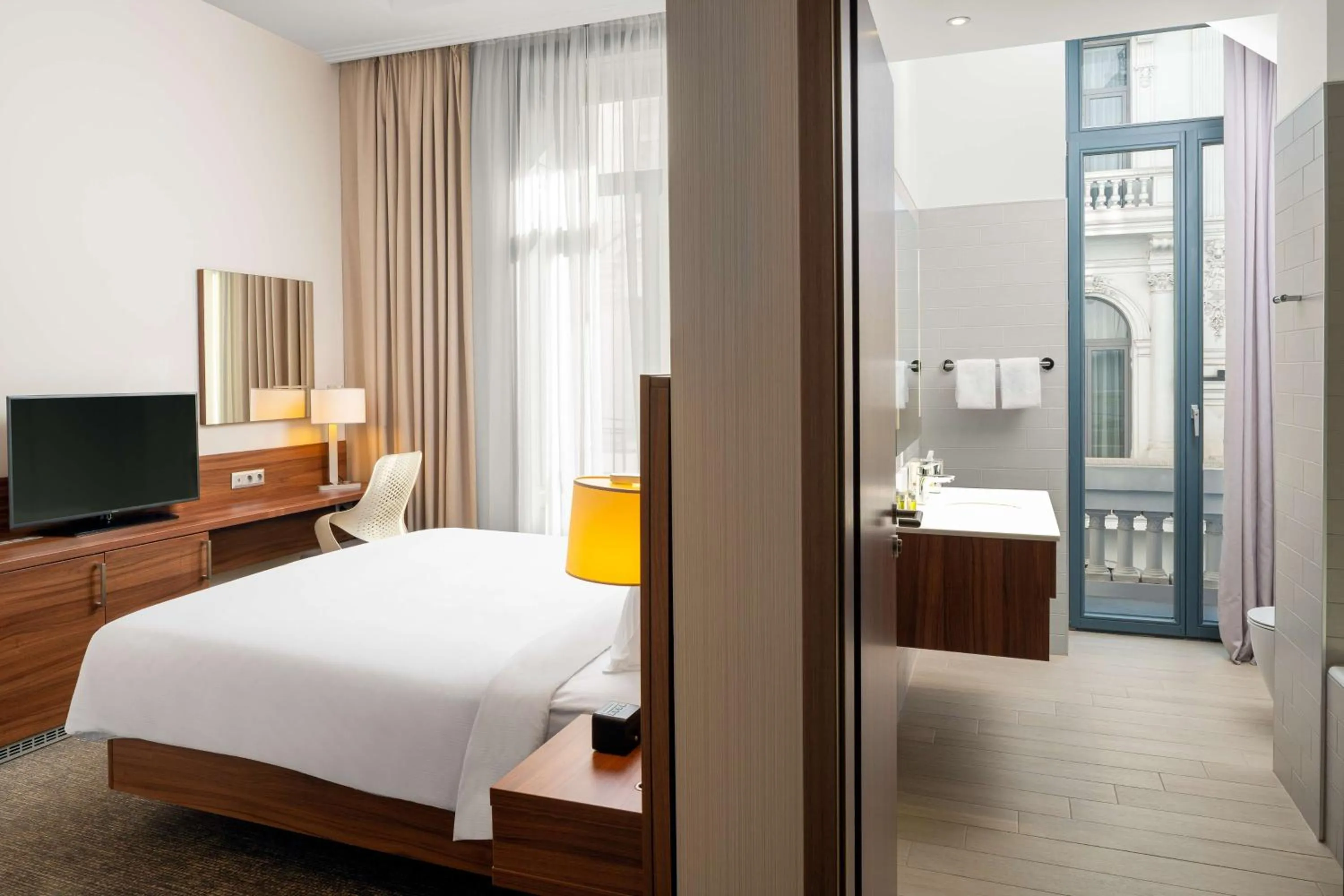 Bedroom, Bed in Hilton Garden Inn Bucharest Old Town