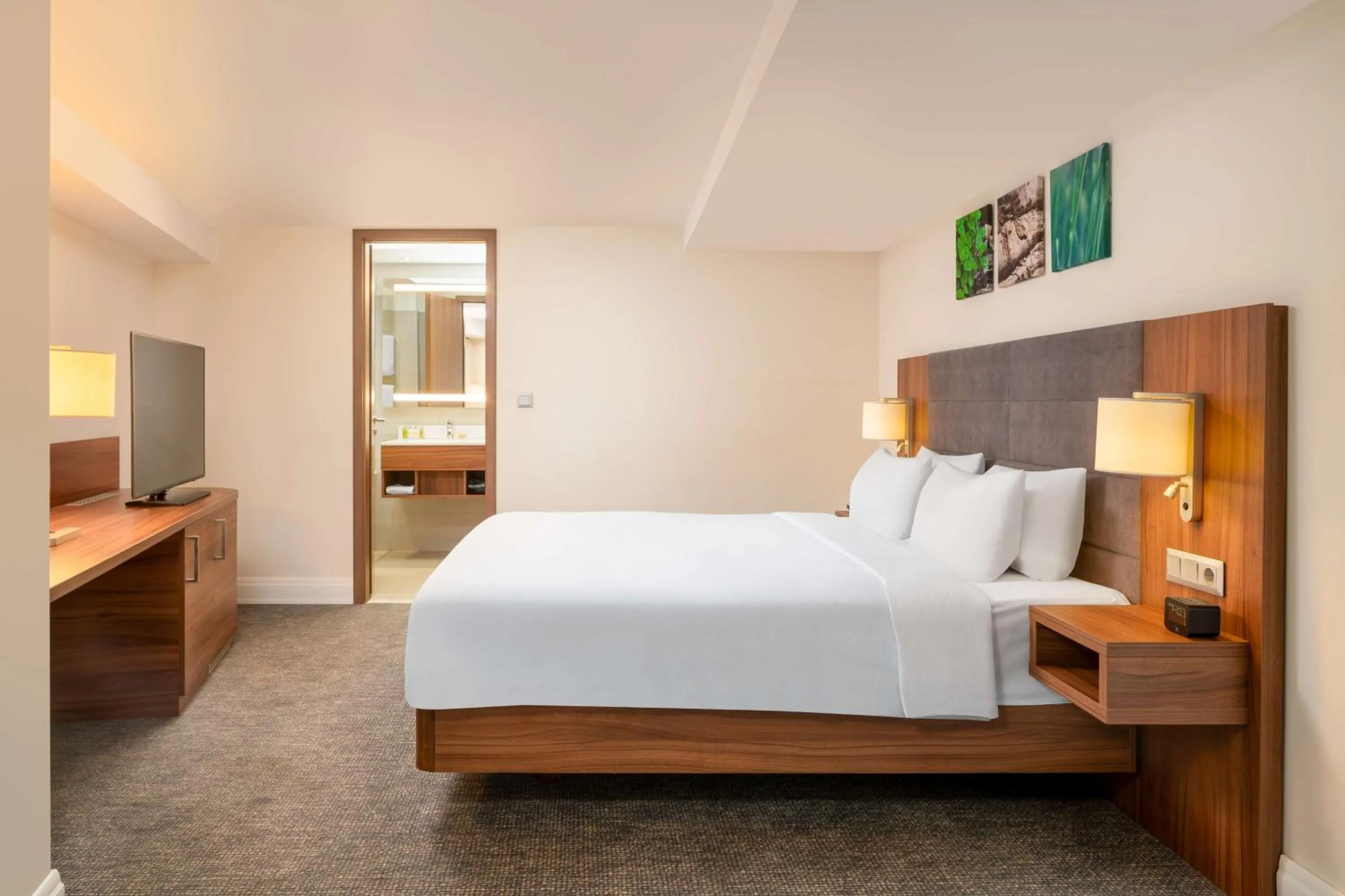 Bedroom, Bed in Hilton Garden Inn Bucharest Old Town