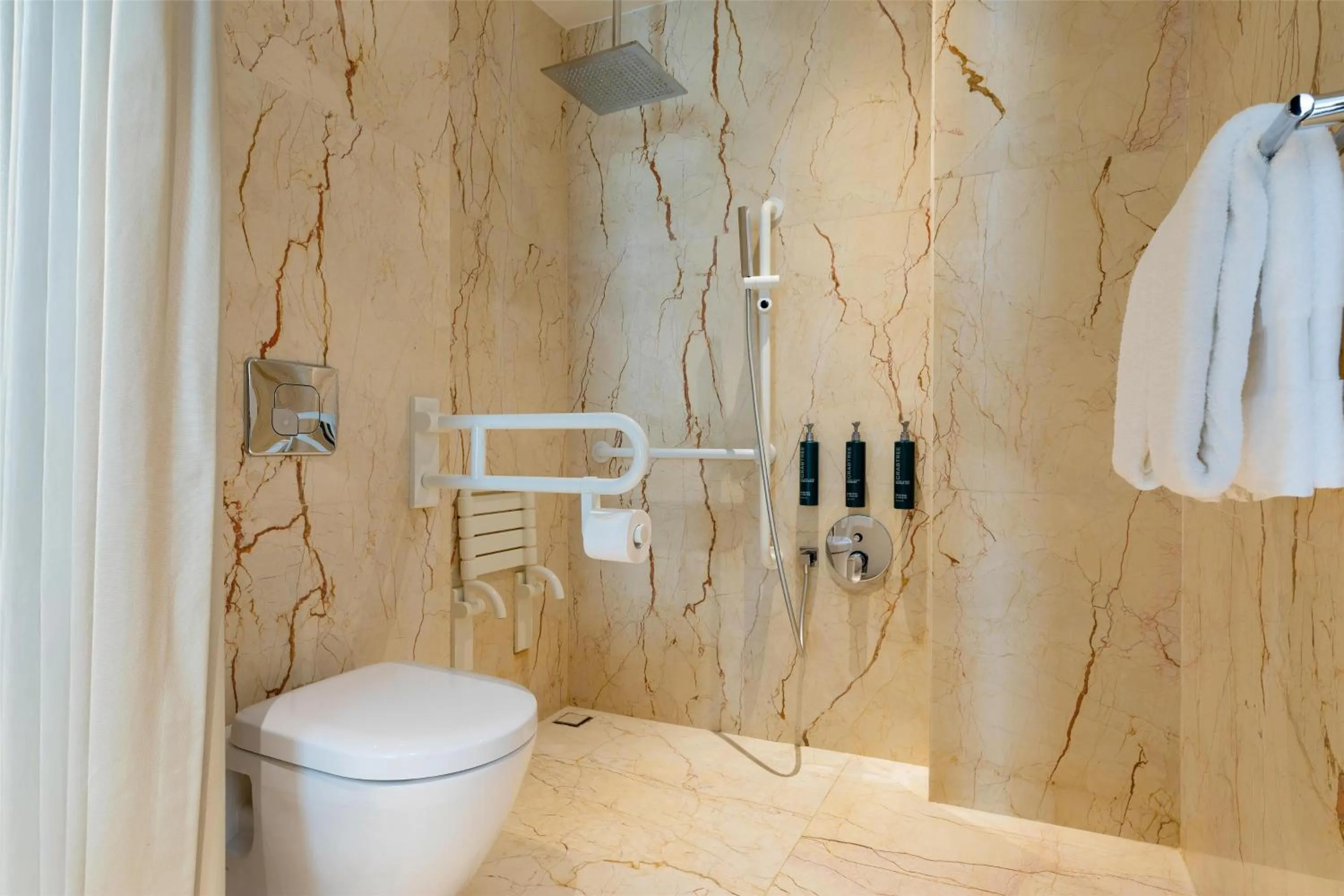 Shower in Hilton Da Nang