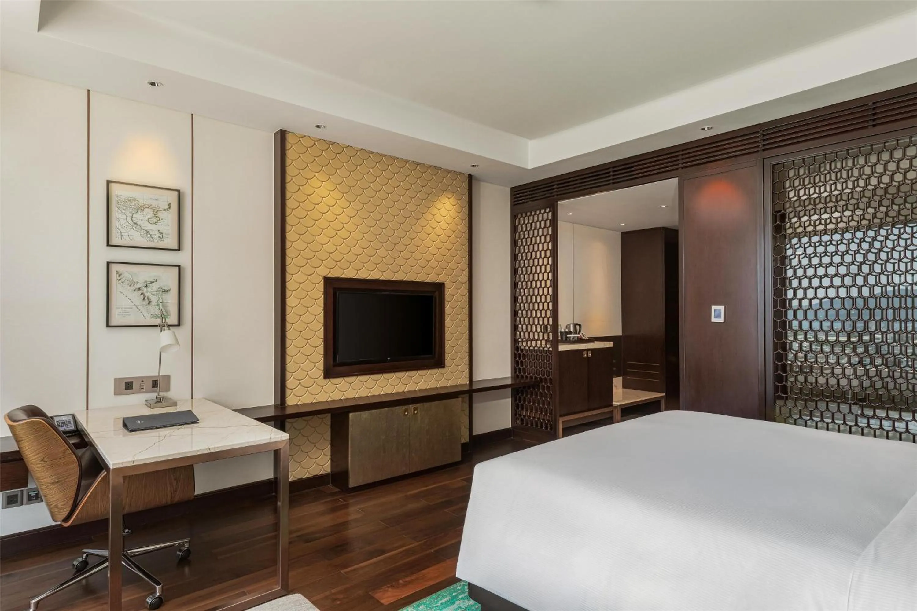 TV and multimedia, Bed in Hilton Da Nang