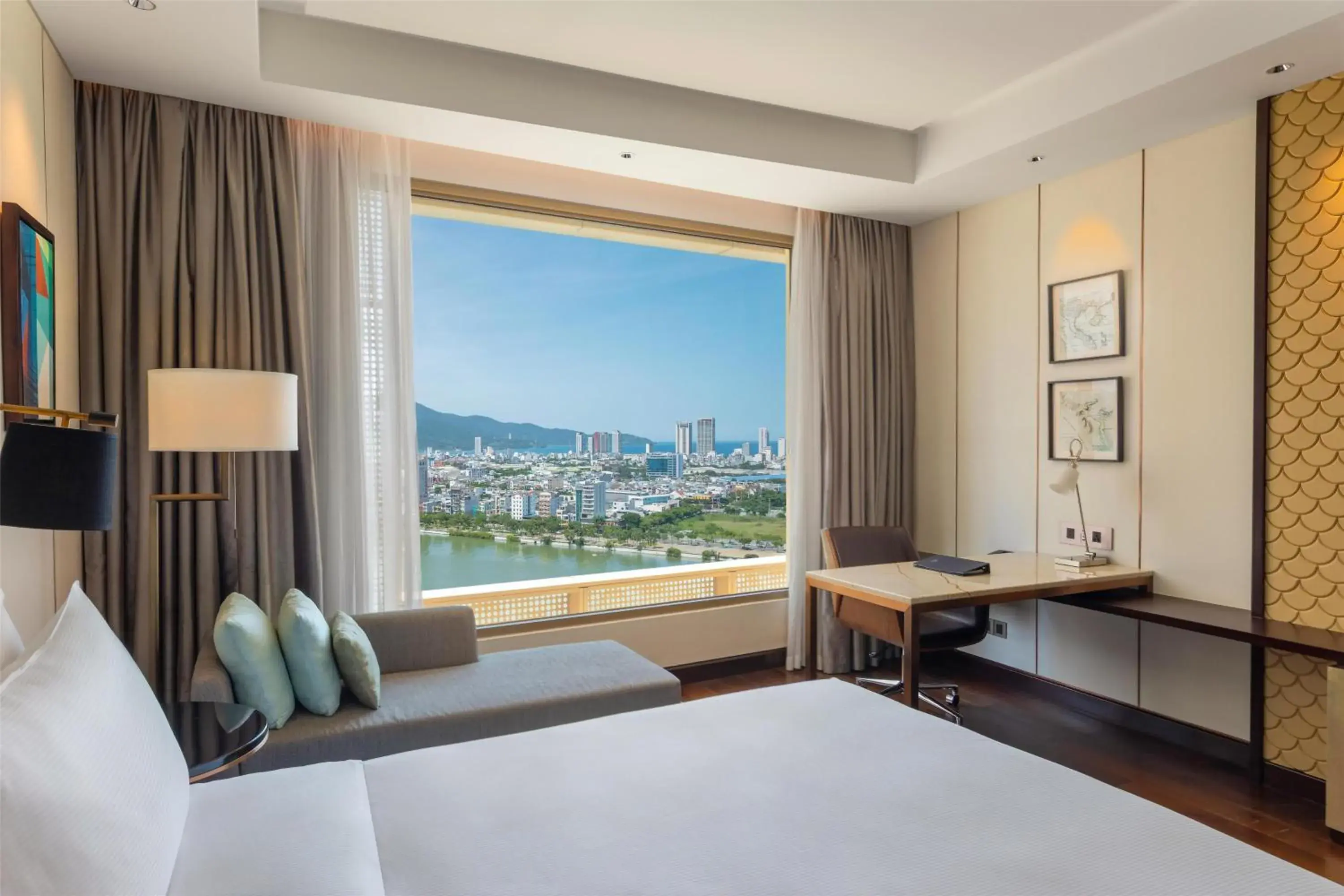 King Room with Ocean View in Hilton Da Nang King Room with Ocean View in Hilton Da Nang