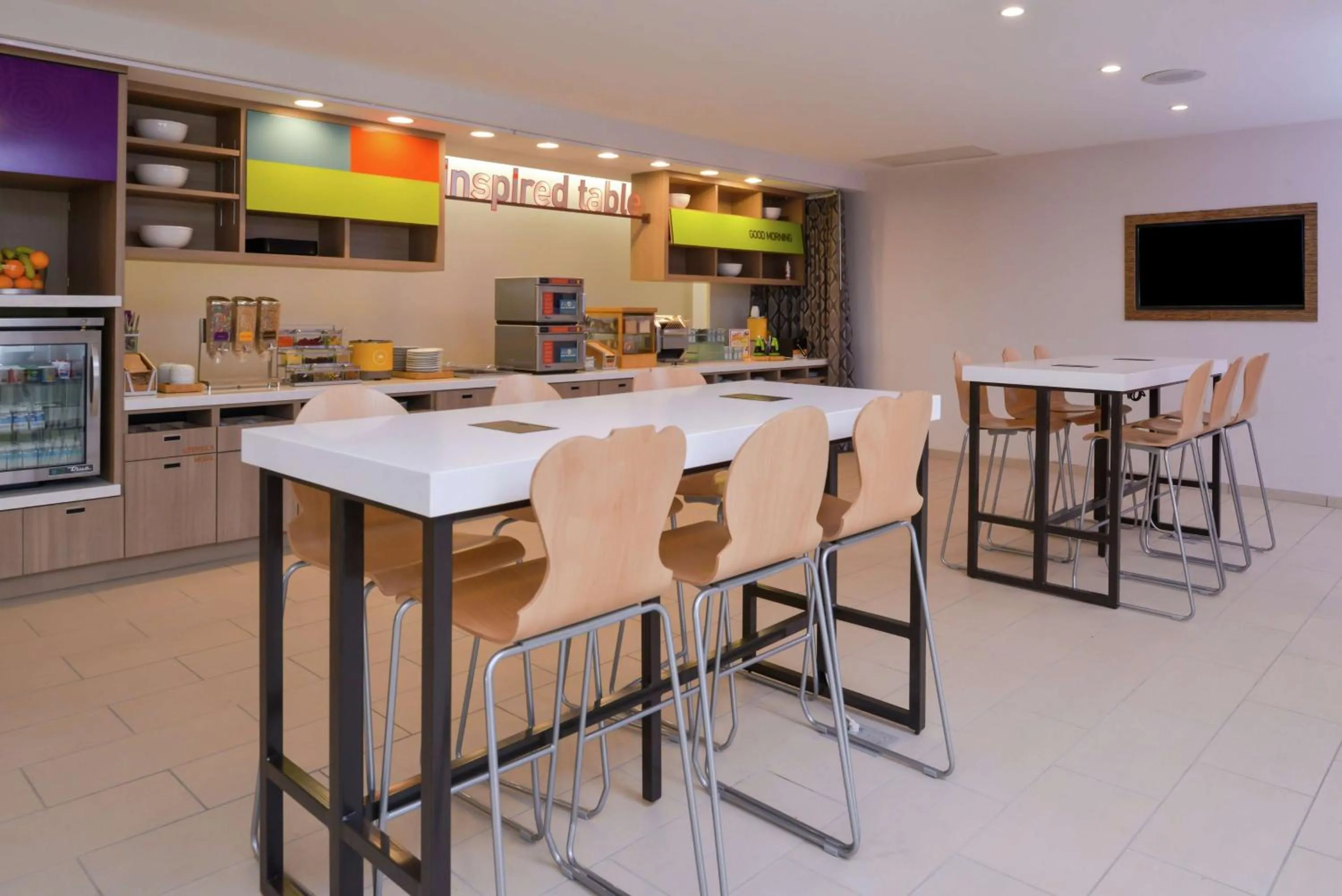 Dining area in Home2 Suites By Hilton Merrillville