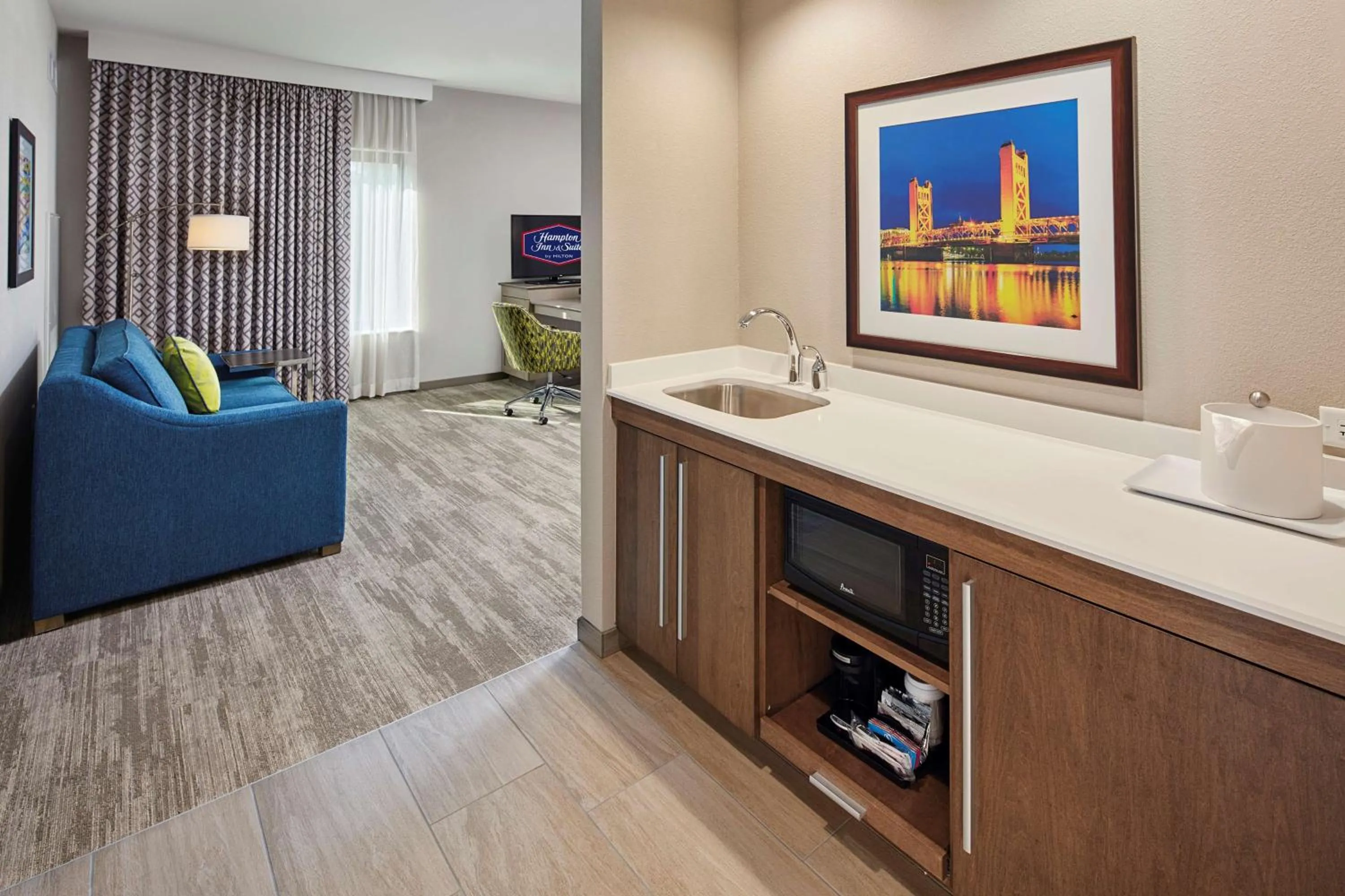 Bedroom in Hampton Inn & Suites Sacramento at CSUS