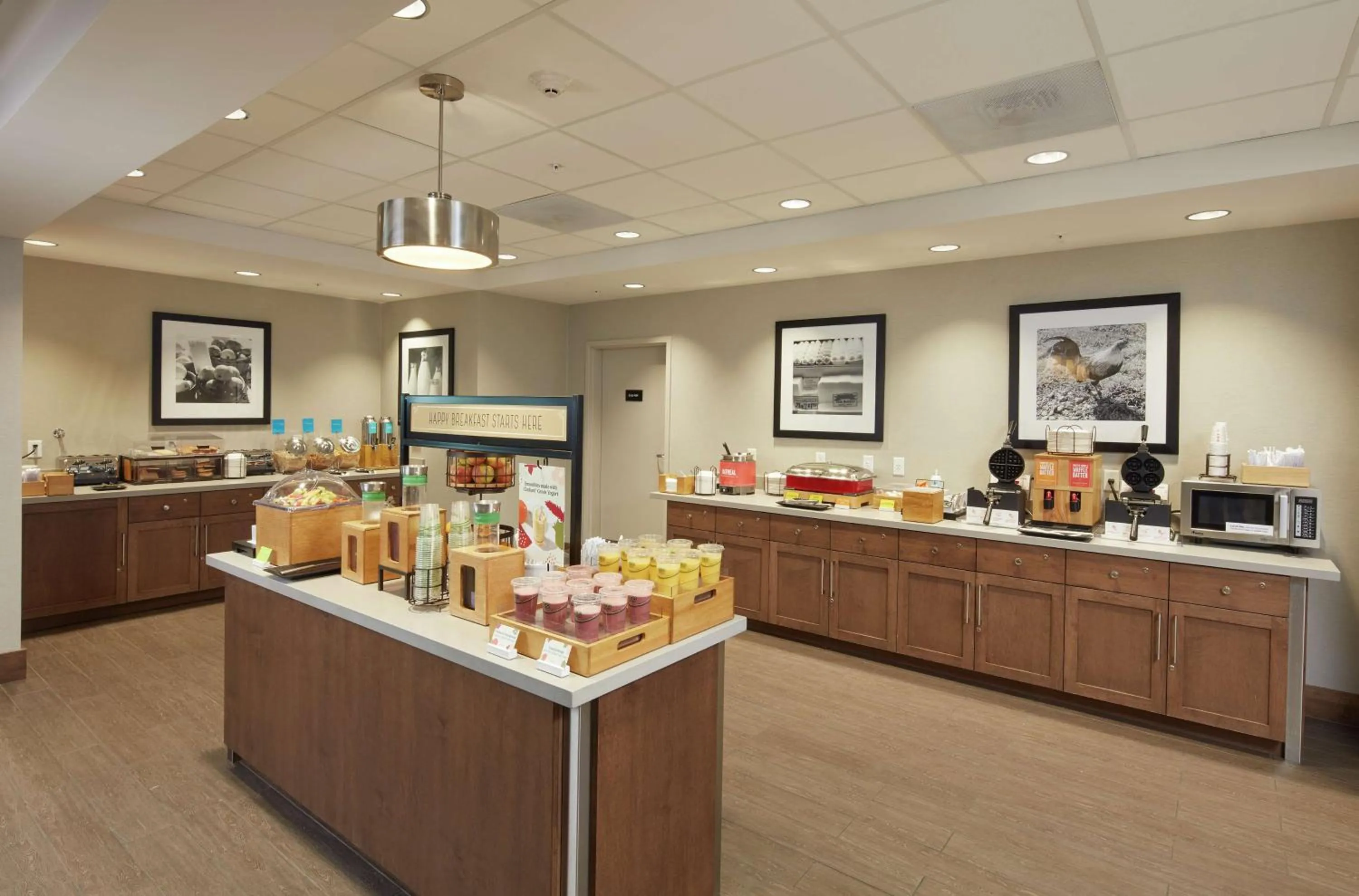 Breakfast in Hampton Inn & Suites Sacramento at CSUS