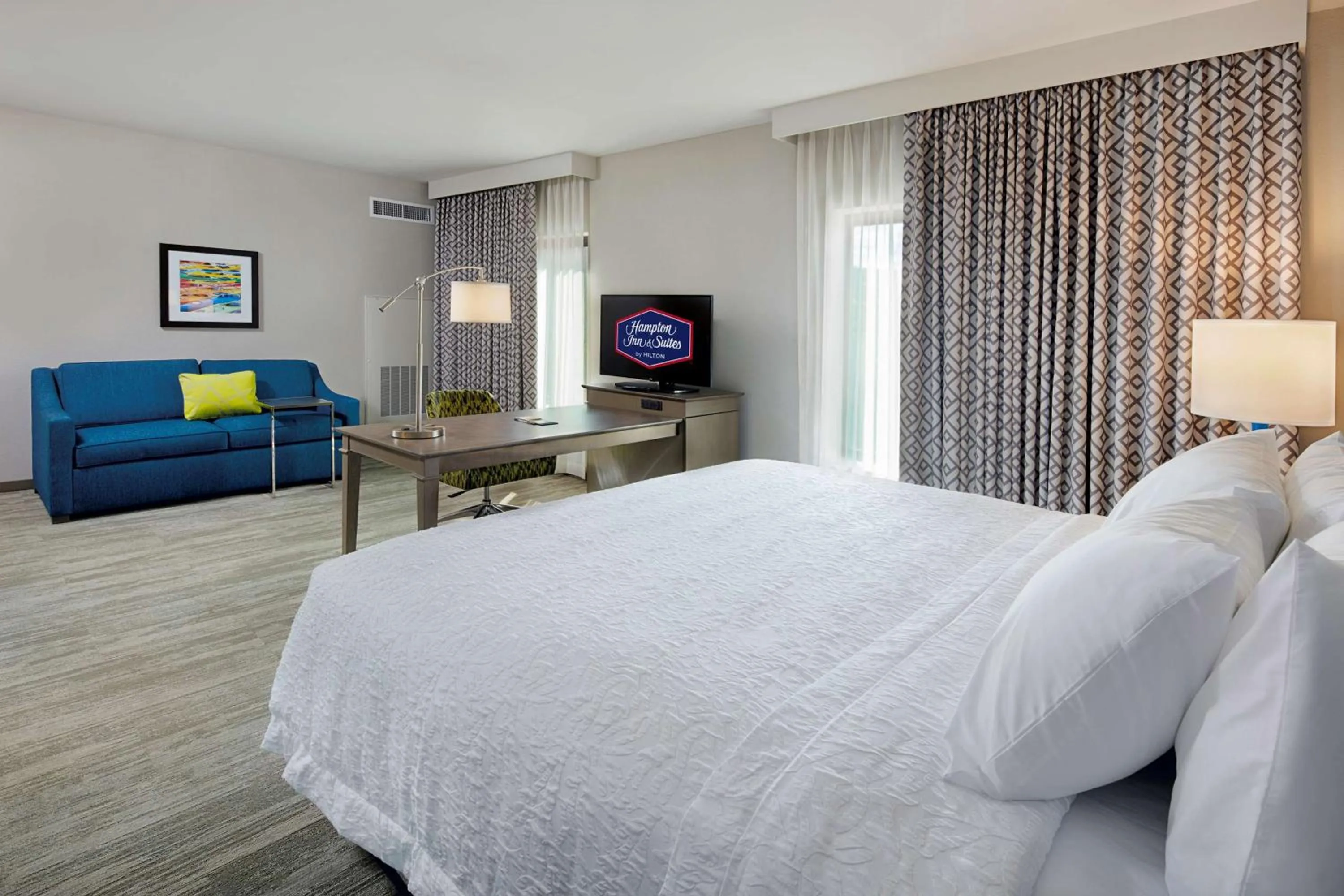 Bedroom, Bed in Hampton Inn & Suites Sacramento at CSUS