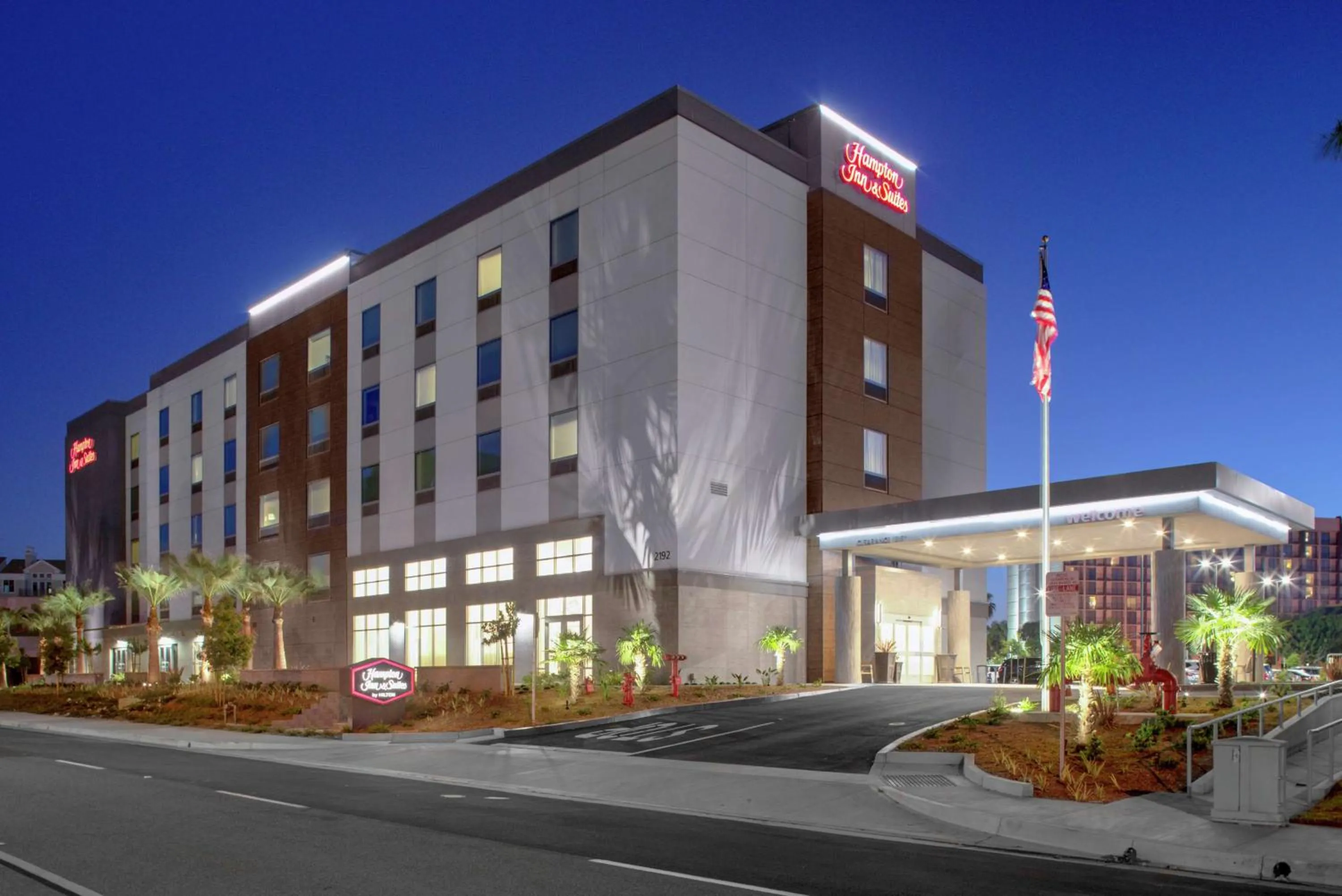 Property building in Hampton Inn & Suites Irvine/Orange County Airport