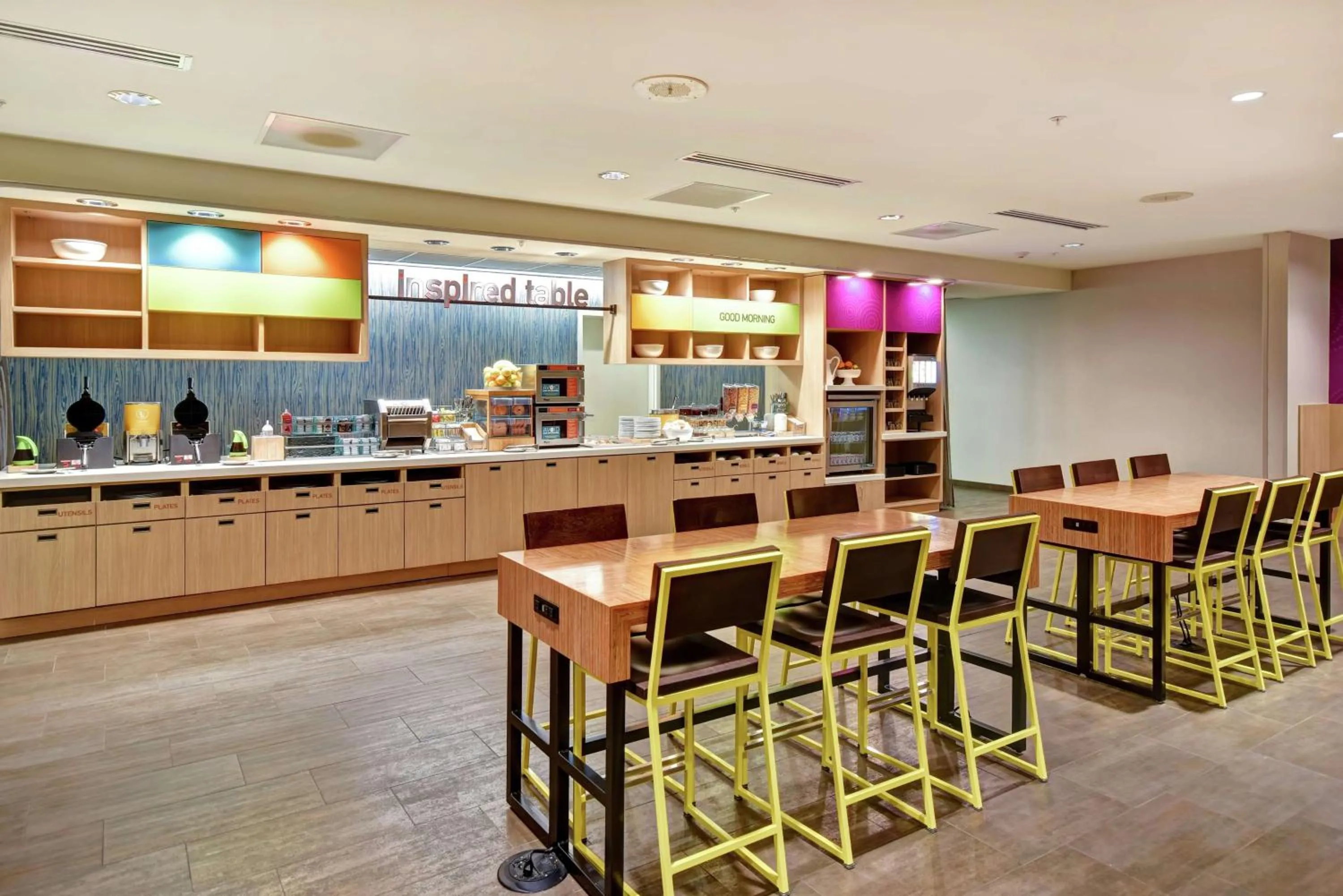 Dining area in Home2 Suites by Hilton Springfield North