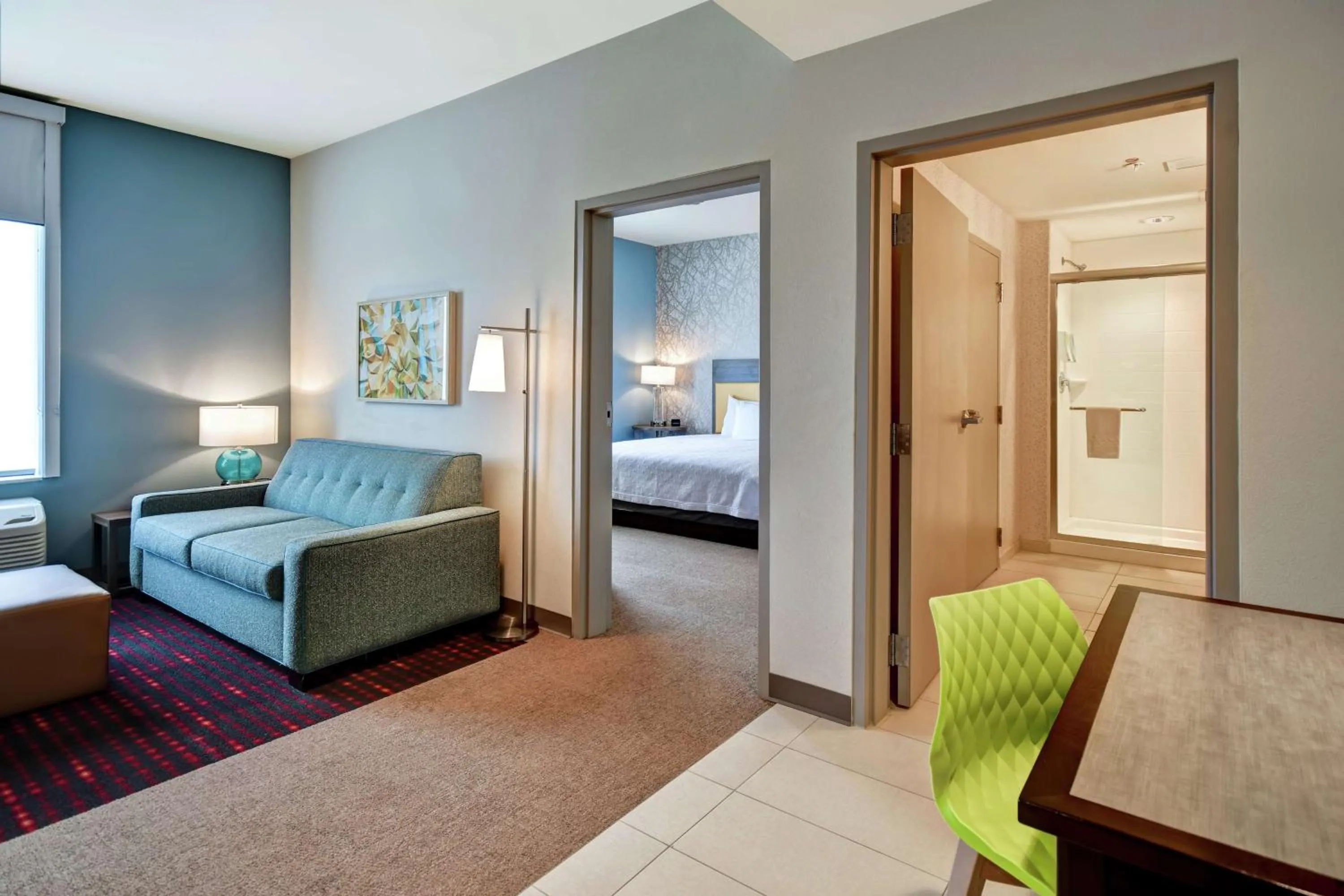 Living room, Bed in Home2 Suites by Hilton Springfield North