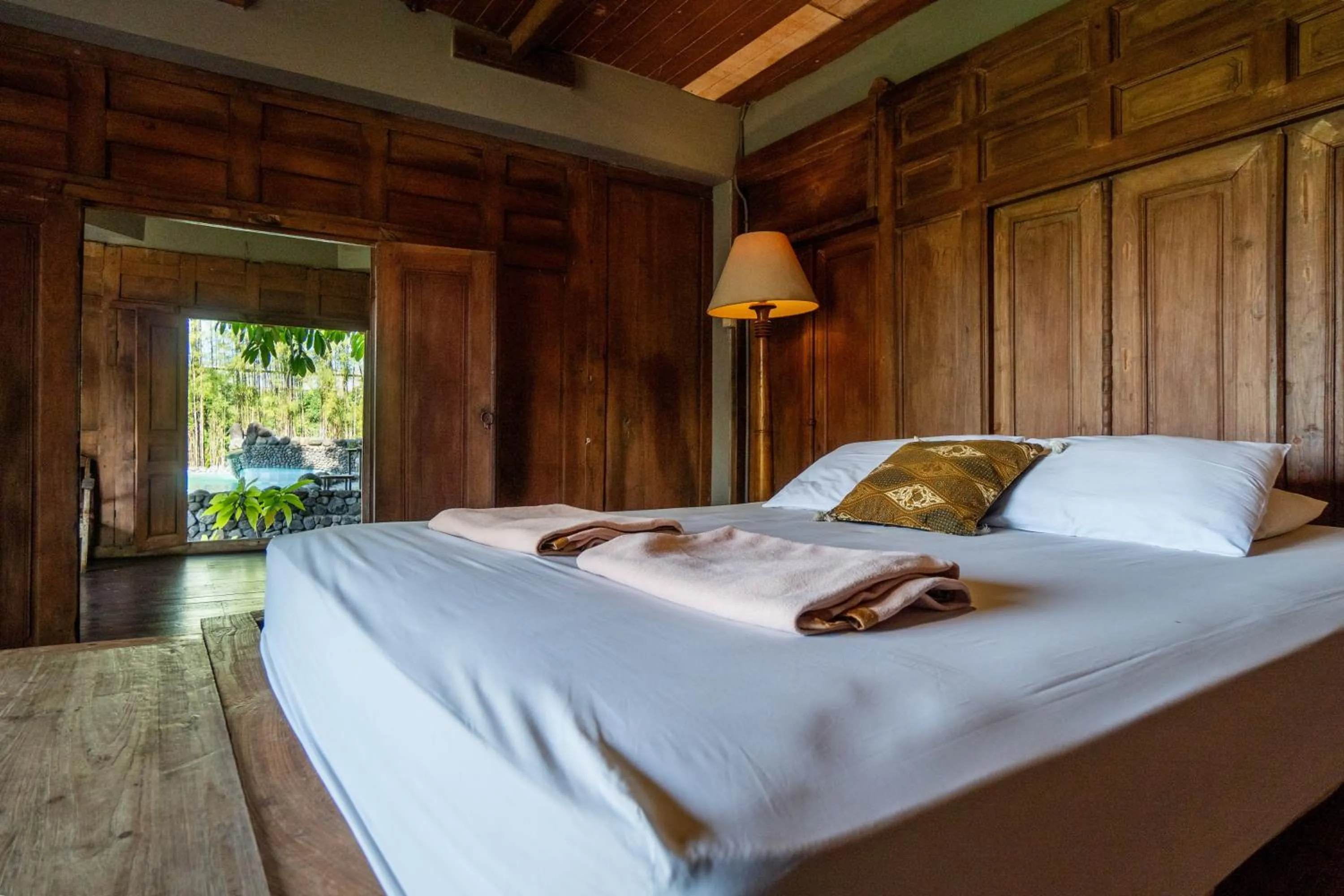 Bed in Tembi - Historical Home