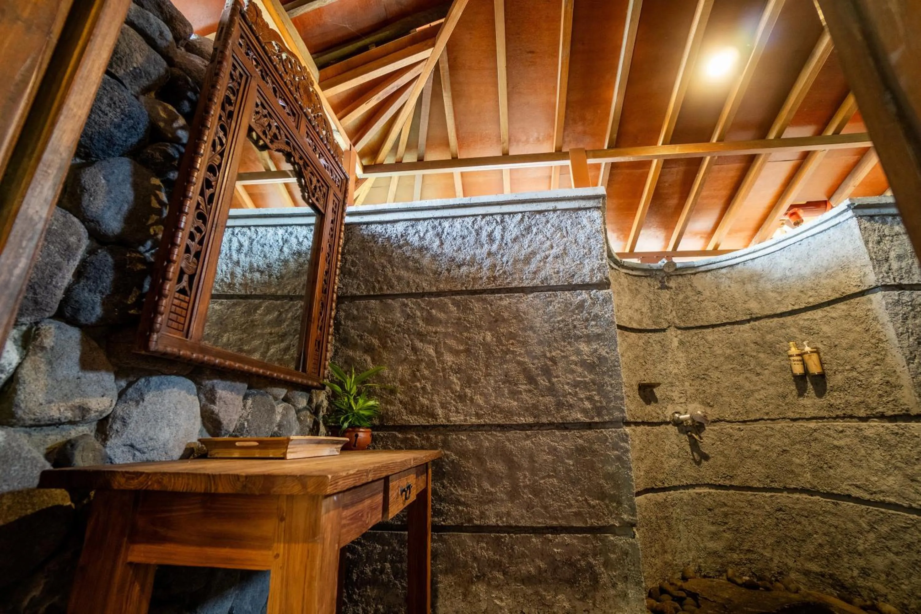 Tembi - Historical Home