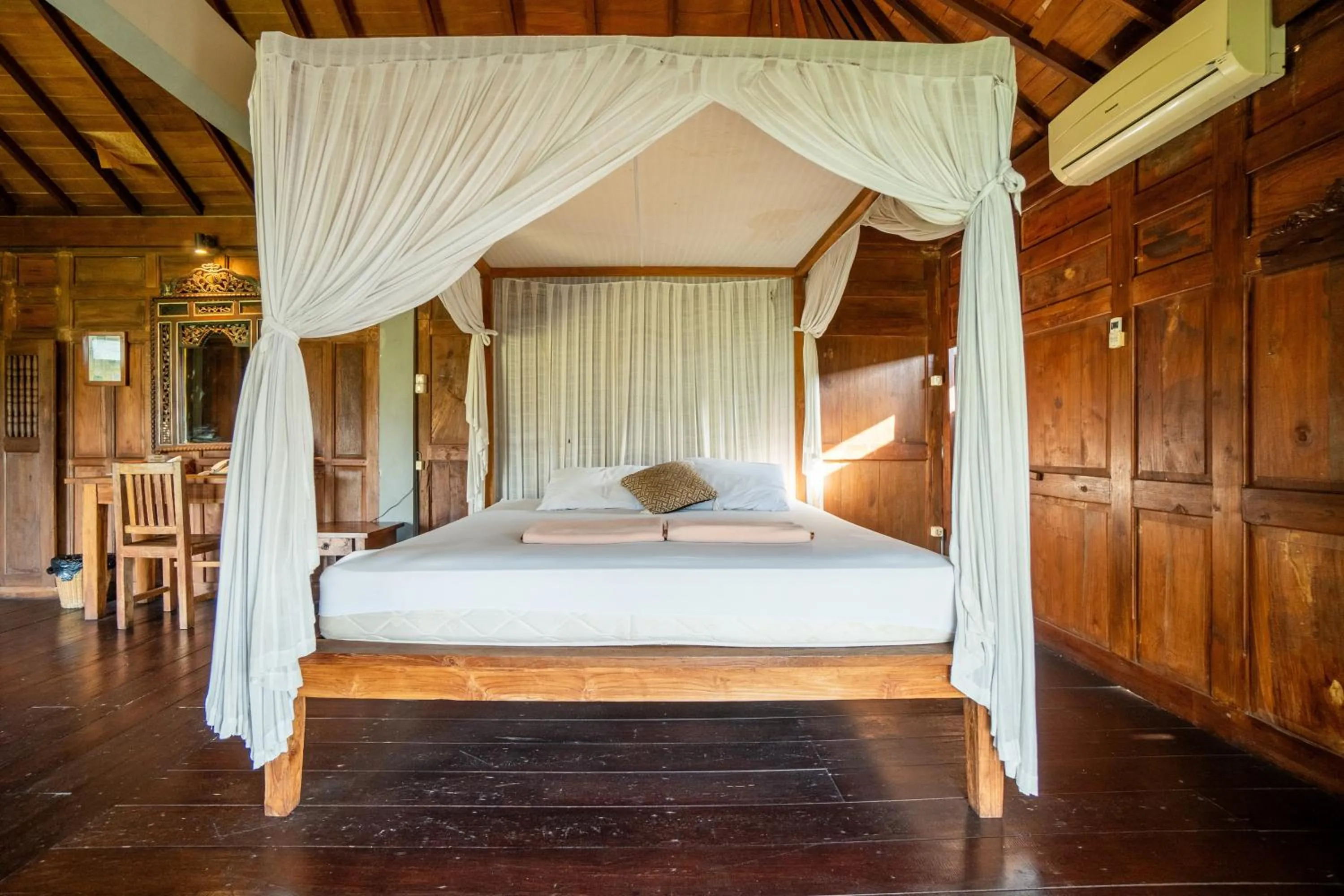 Bed in Tembi - Historical Home