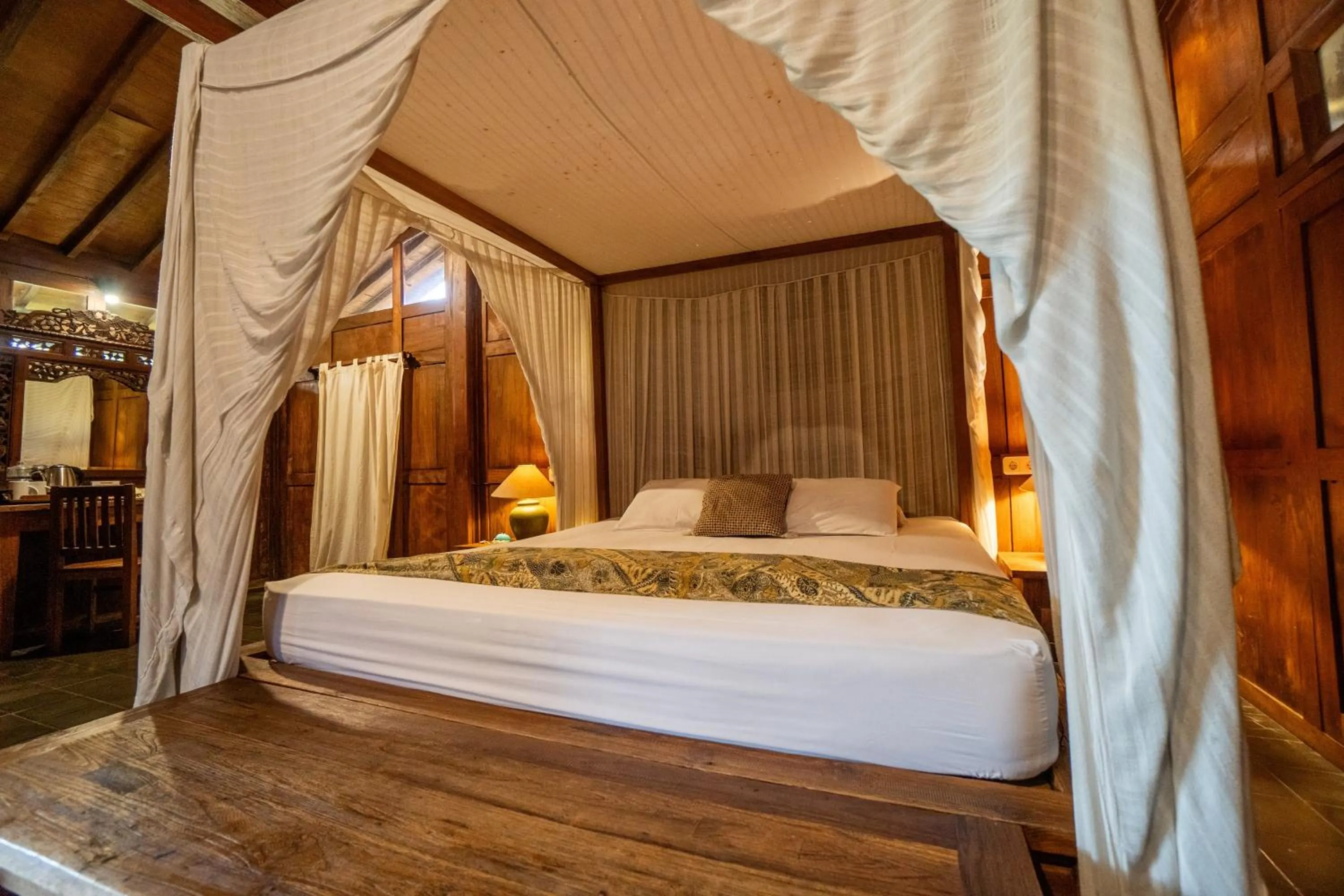 Bed in Tembi - Historical Home