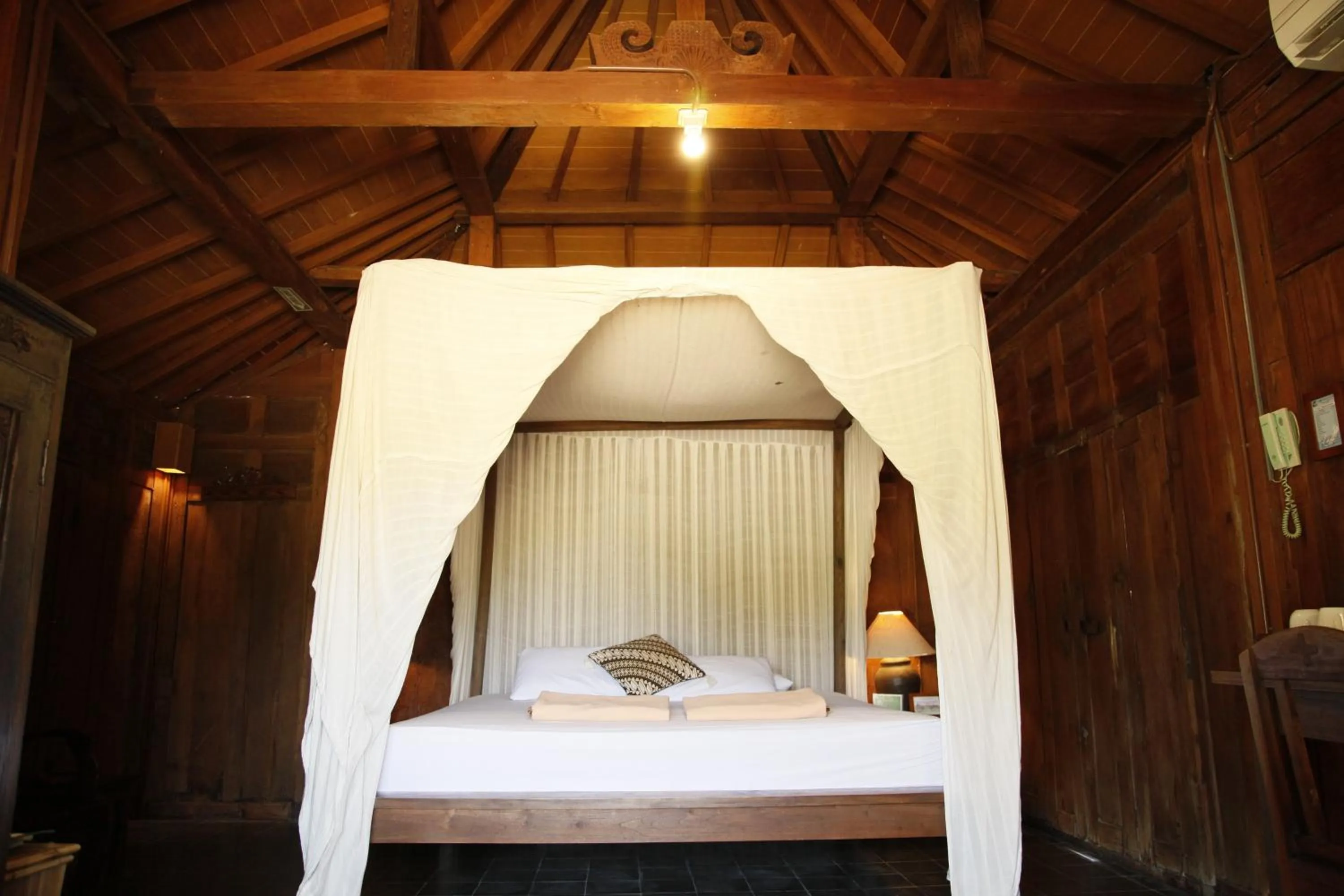 Bed in Tembi - Historical Home