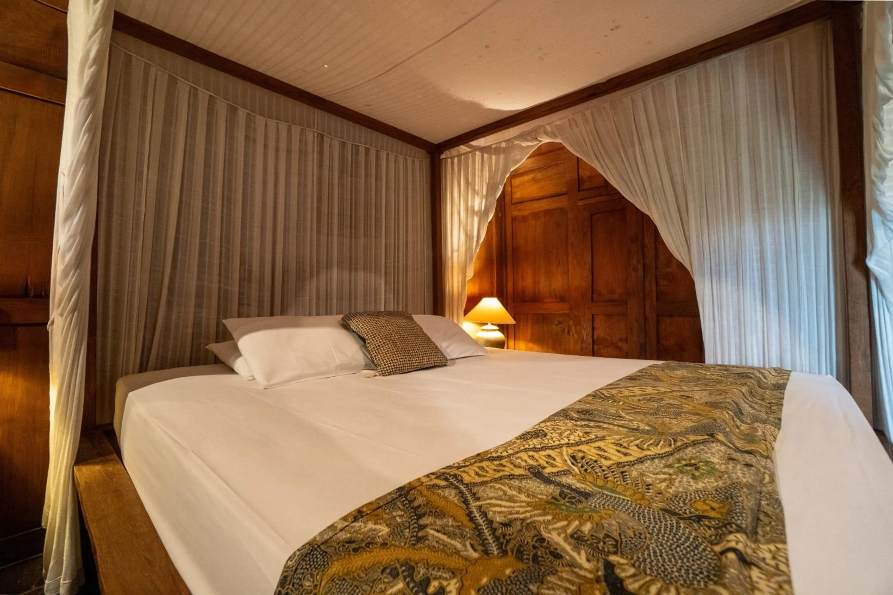 Bed in Tembi - Historical Home