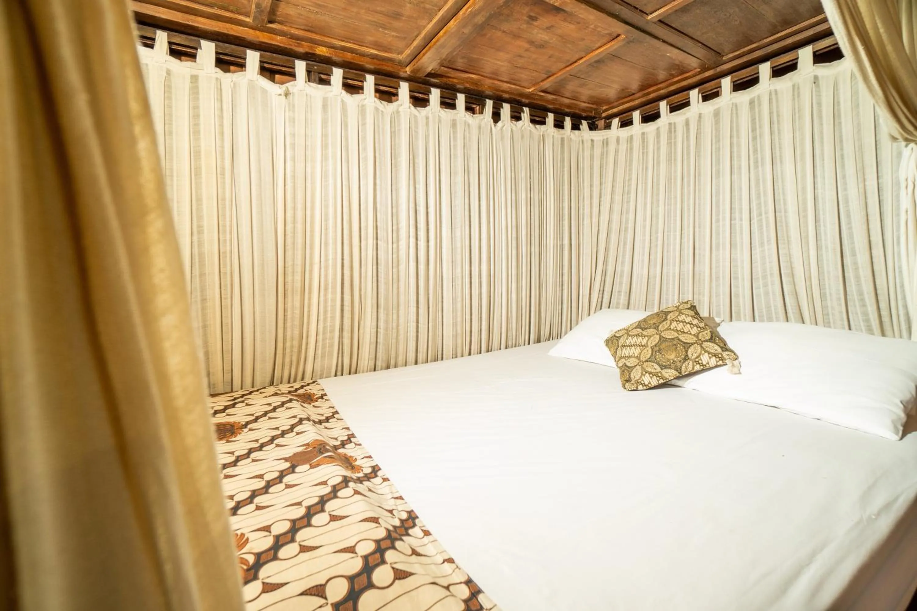 Bed in Tembi - Historical Home