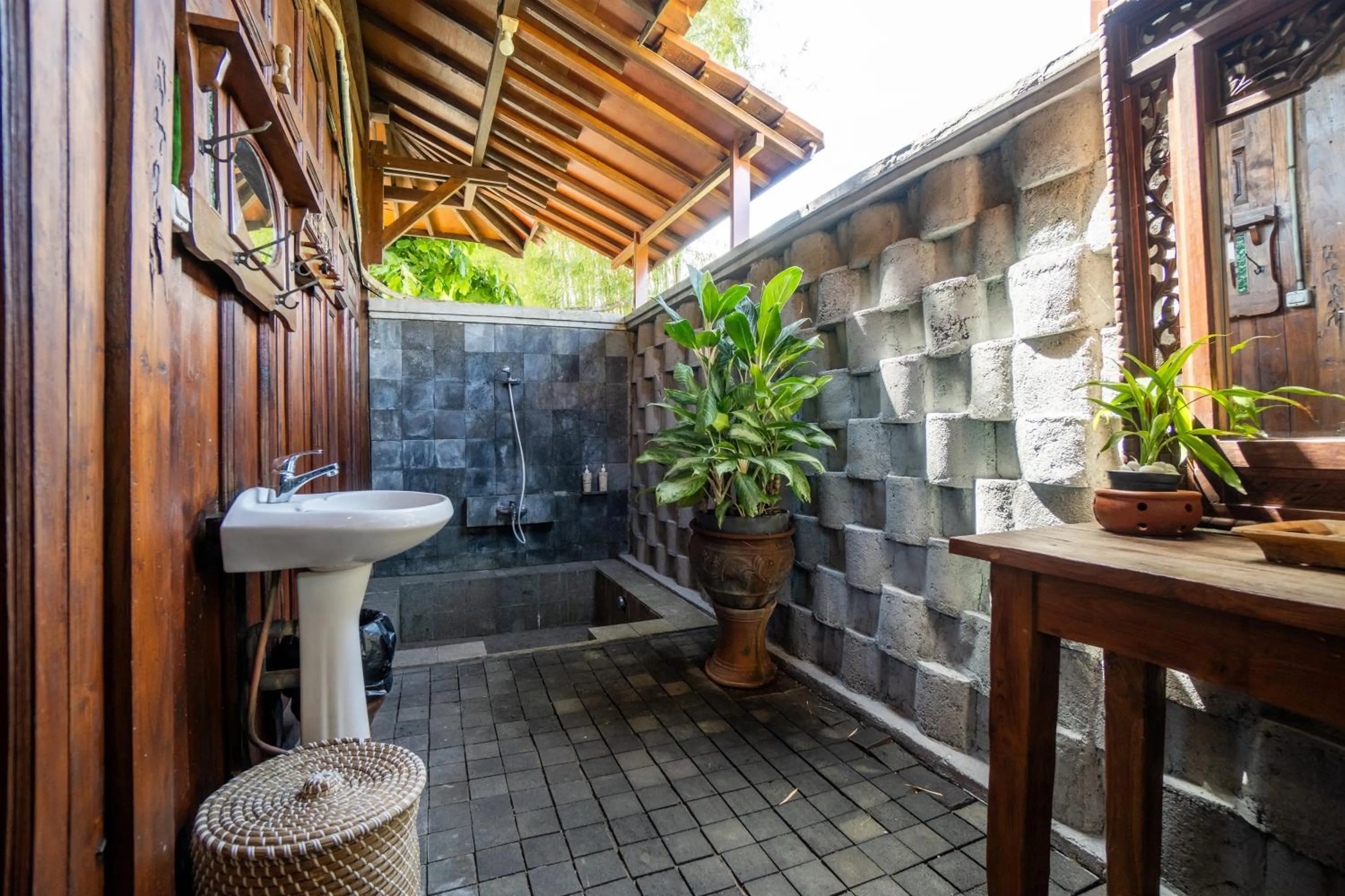 Tembi - Historical Home