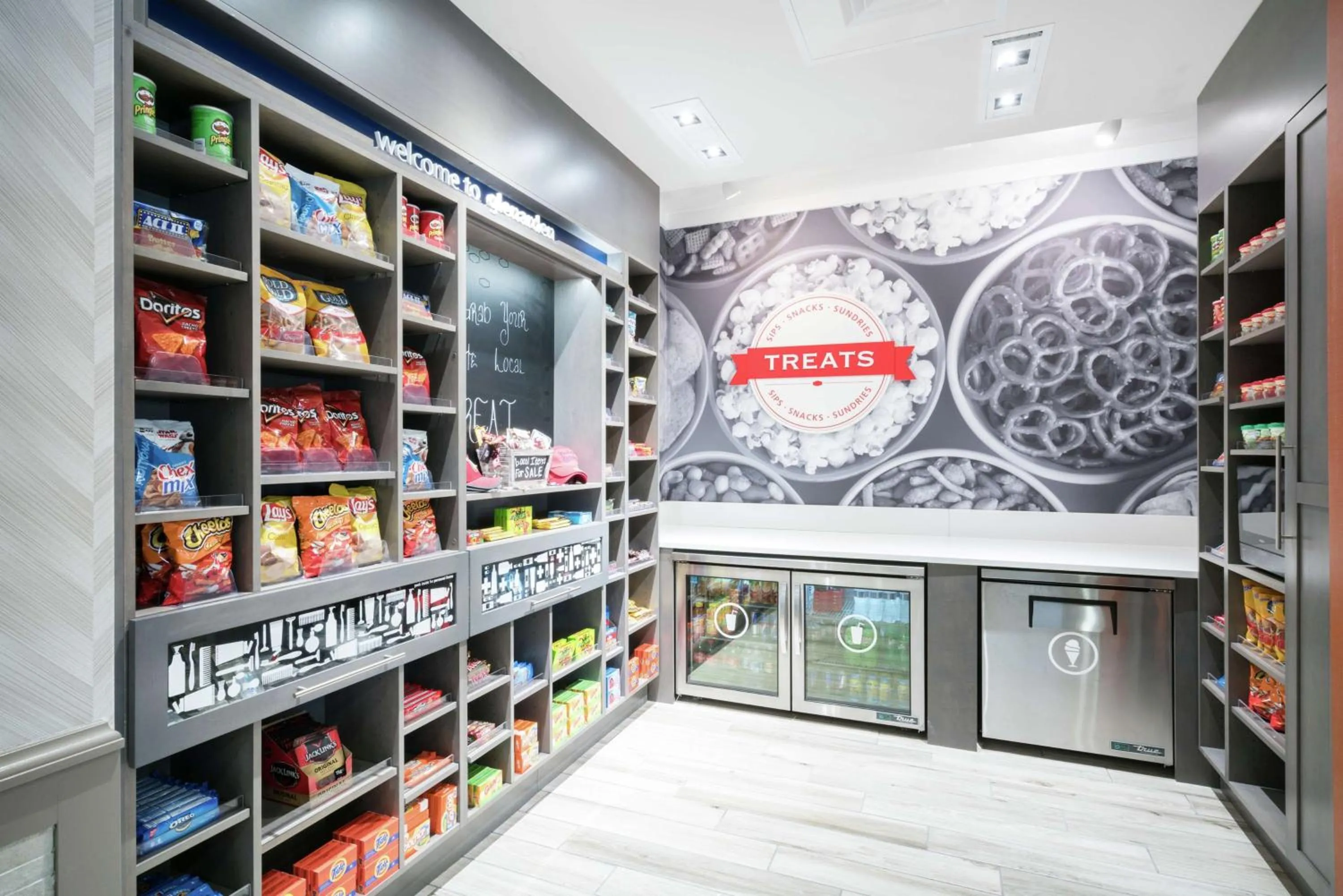 Restaurant/places to eat in Hampton Inn & Suites Glenarden/Washington DC