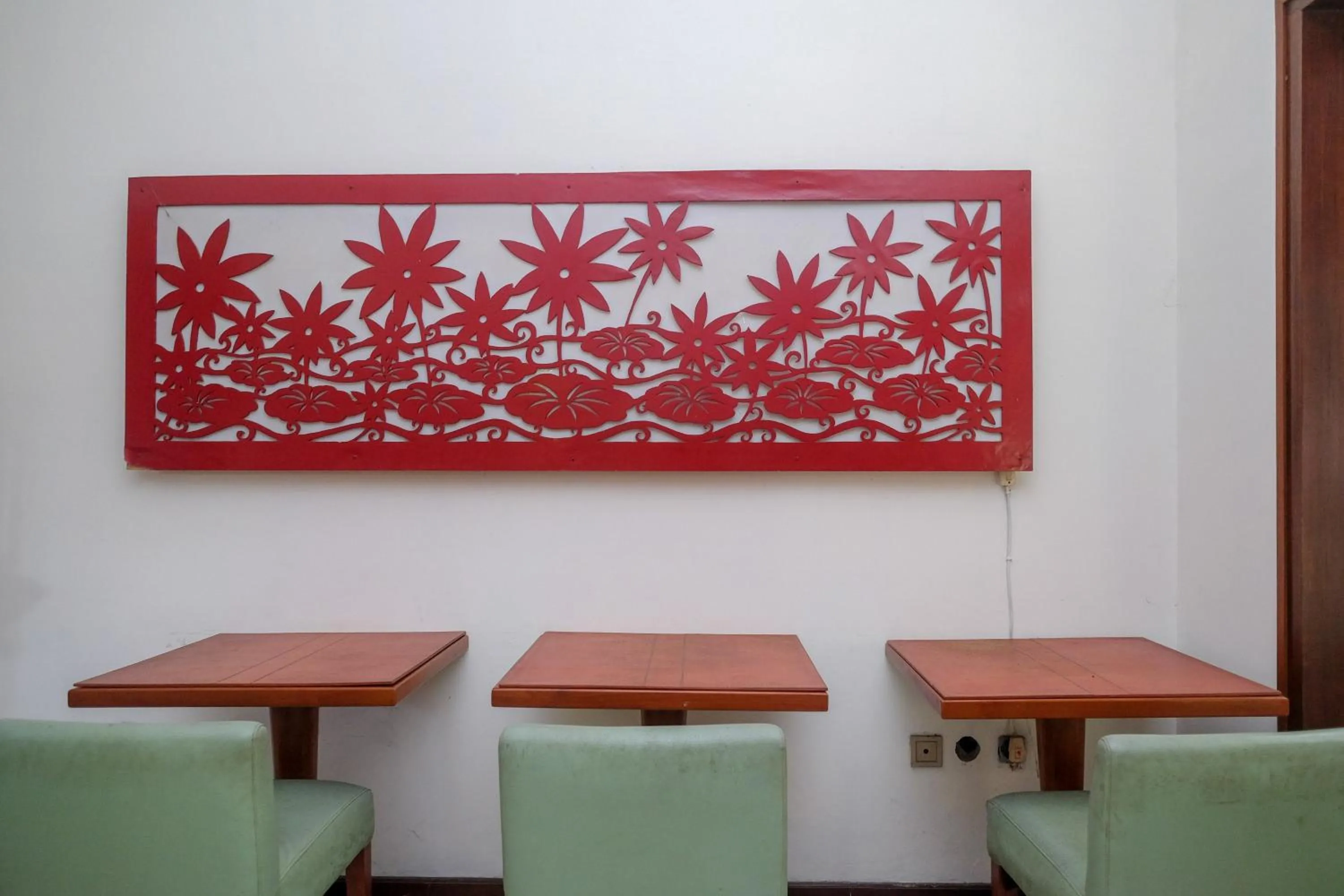 Seating area in Urbanview Omah Eka Santi by RedDoorz