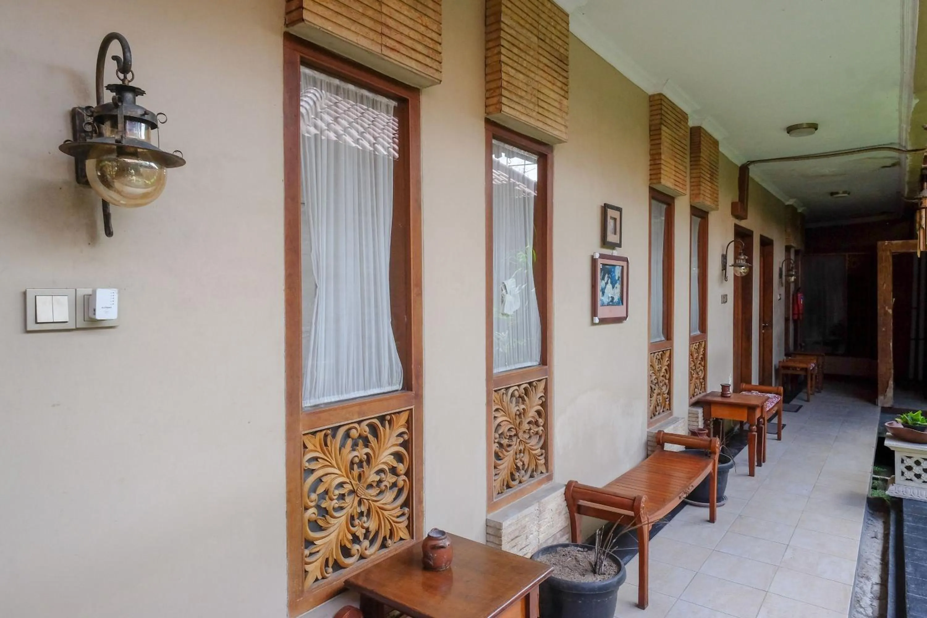 Seating area in Urbanview Omah Eka Santi by RedDoorz