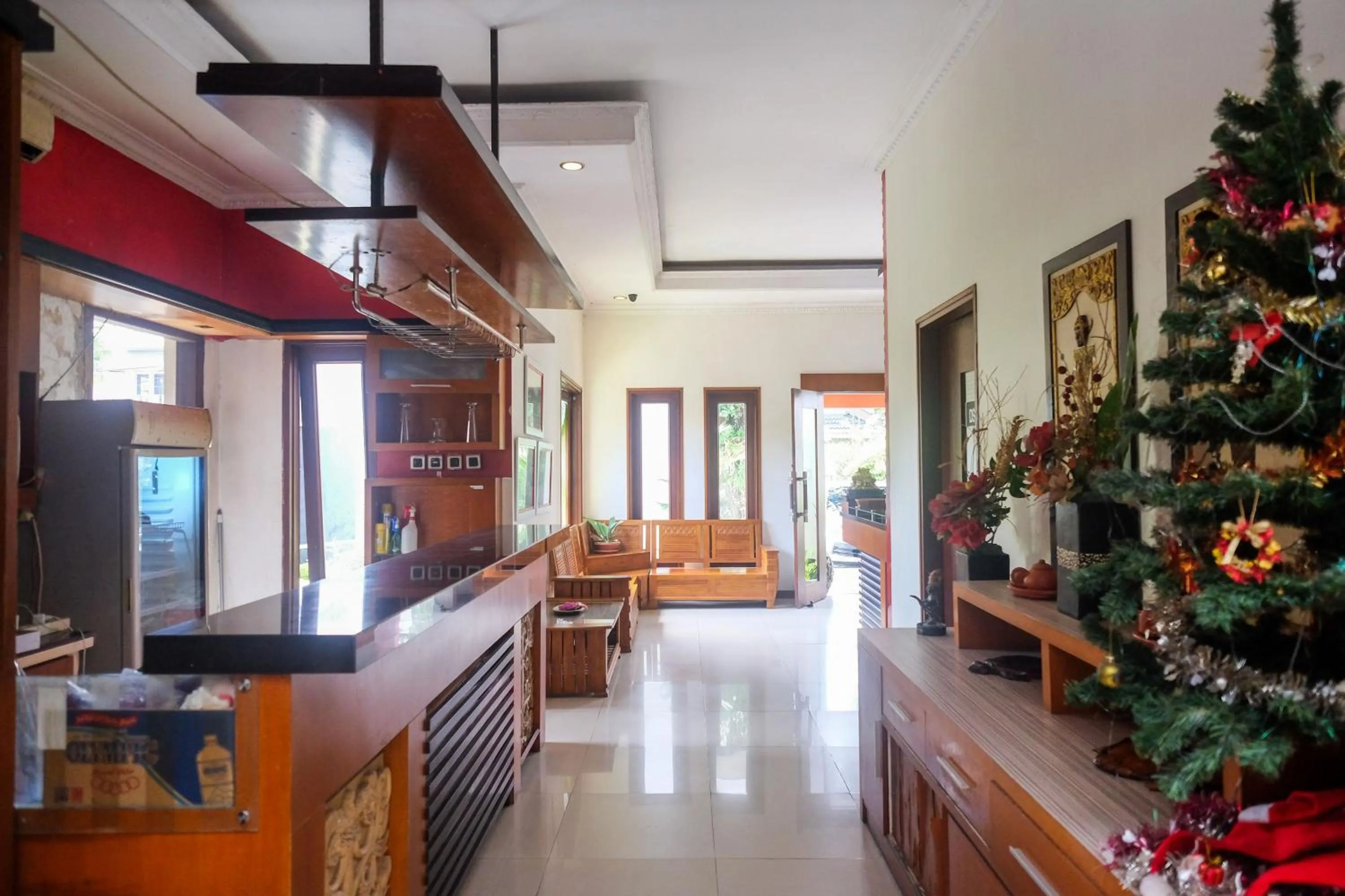 Lobby or reception in Urbanview Omah Eka Santi by RedDoorz