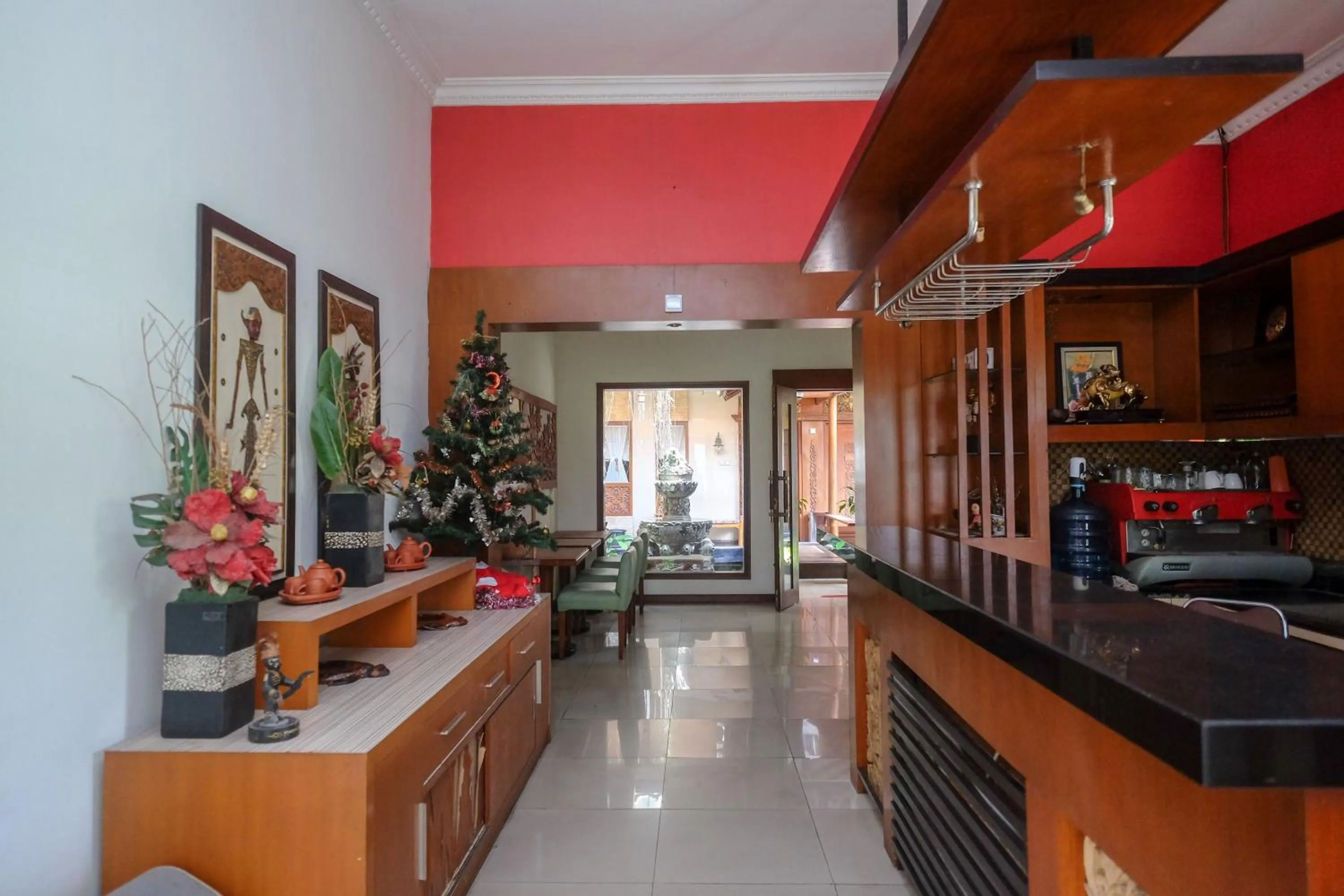 Lobby or reception in Urbanview Omah Eka Santi by RedDoorz