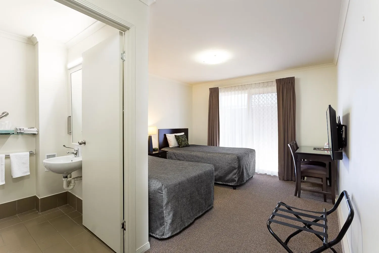 Bed in Redcliffe Motor Inn