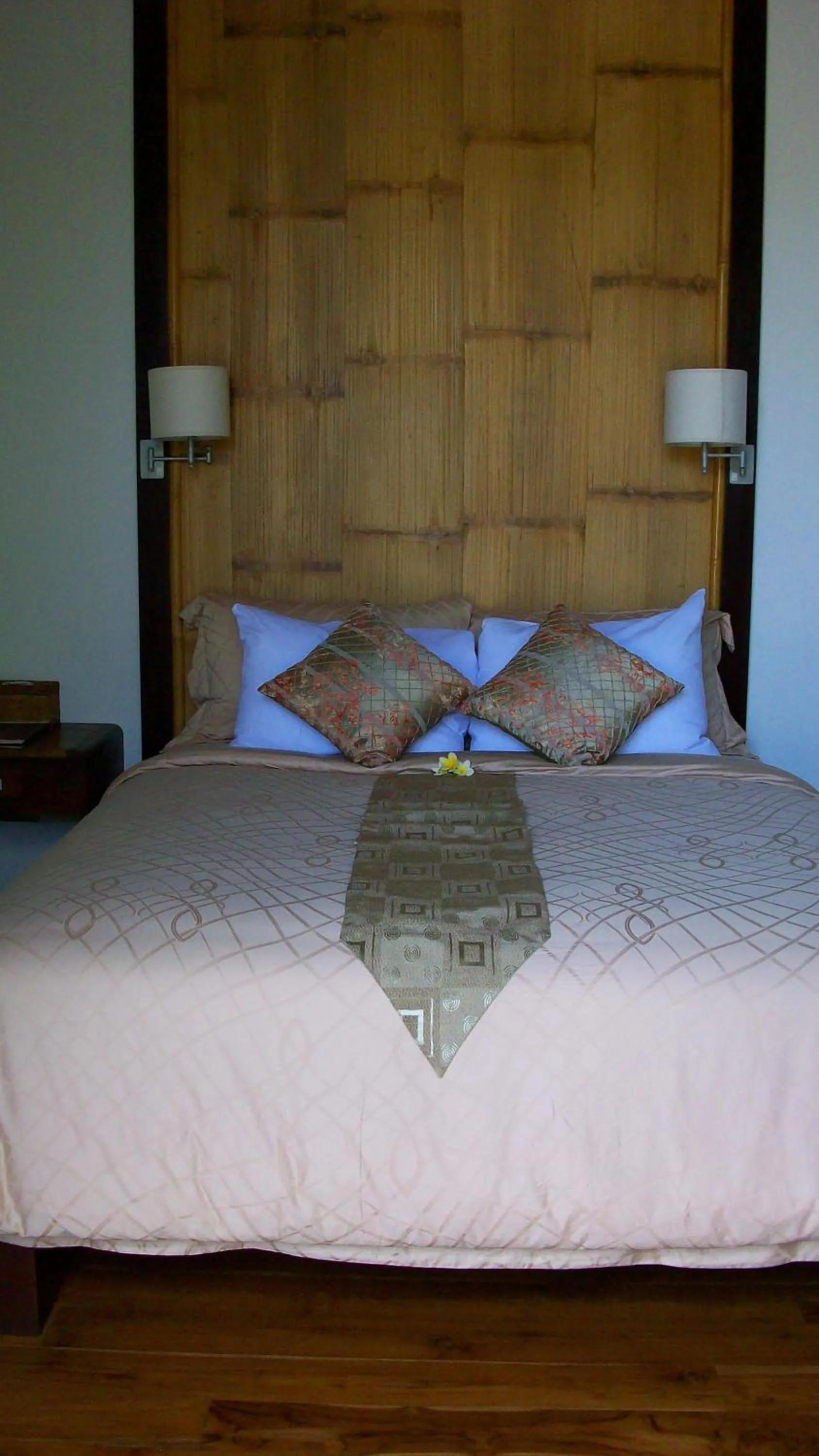 Bedroom, Bed in Anginsepoi