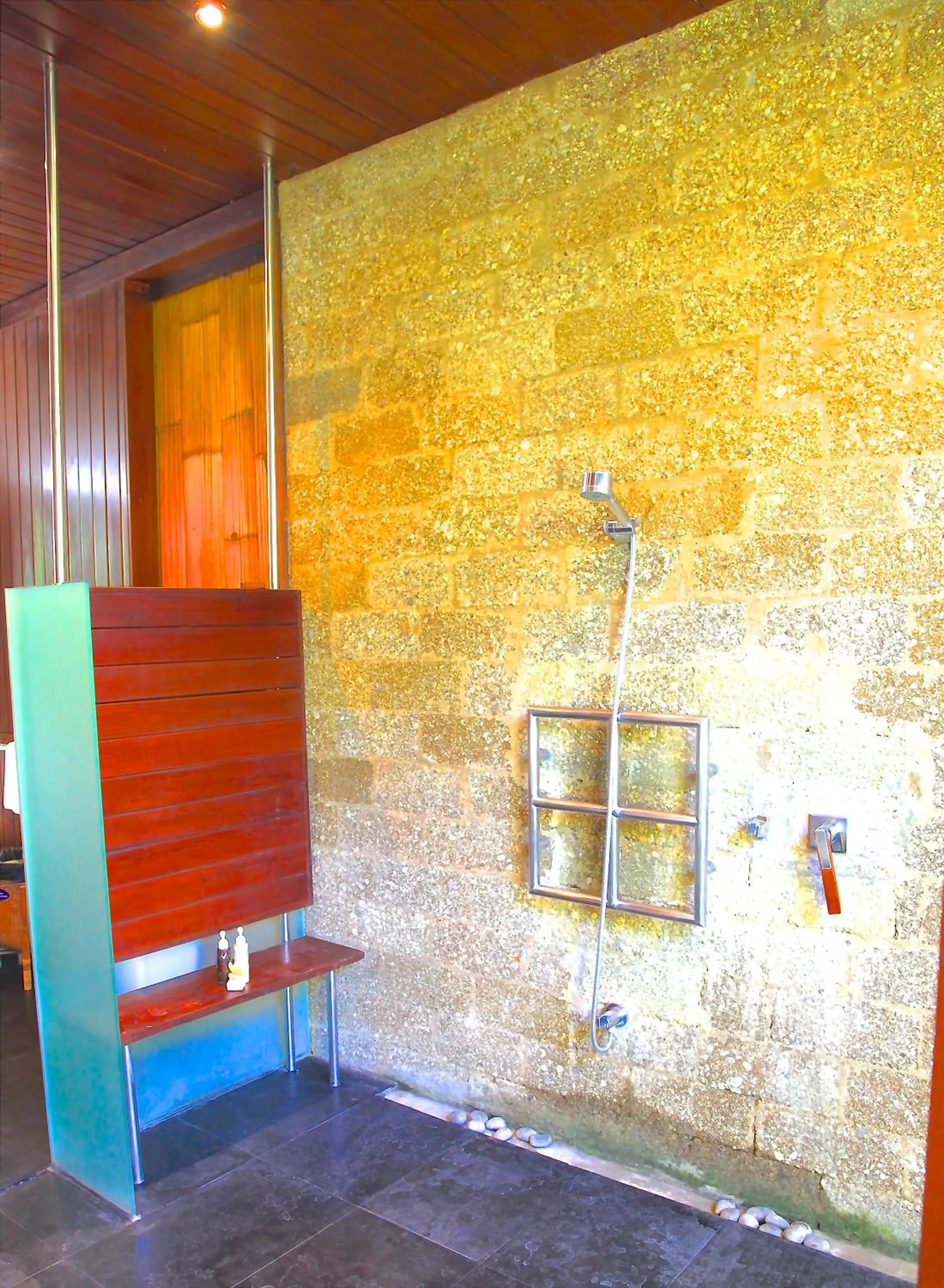 Bathroom in Anginsepoi