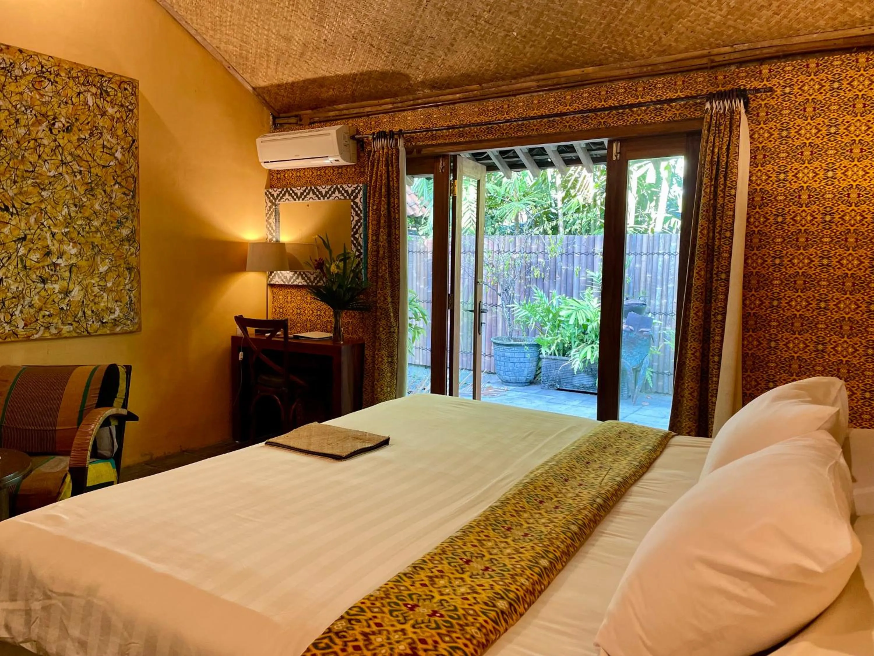 Bedroom, Bed in D'omah Yogya Hotel