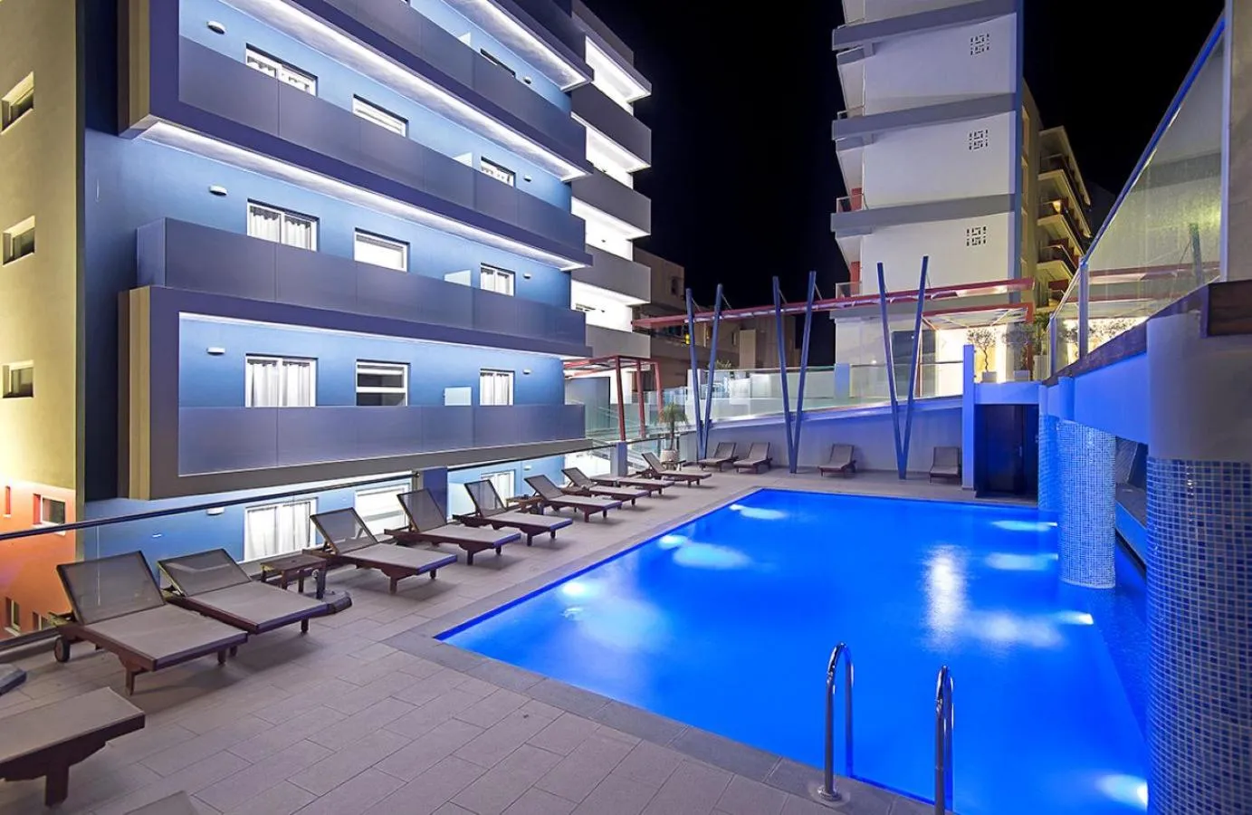 Swimming pool in Semiramis City Hotel