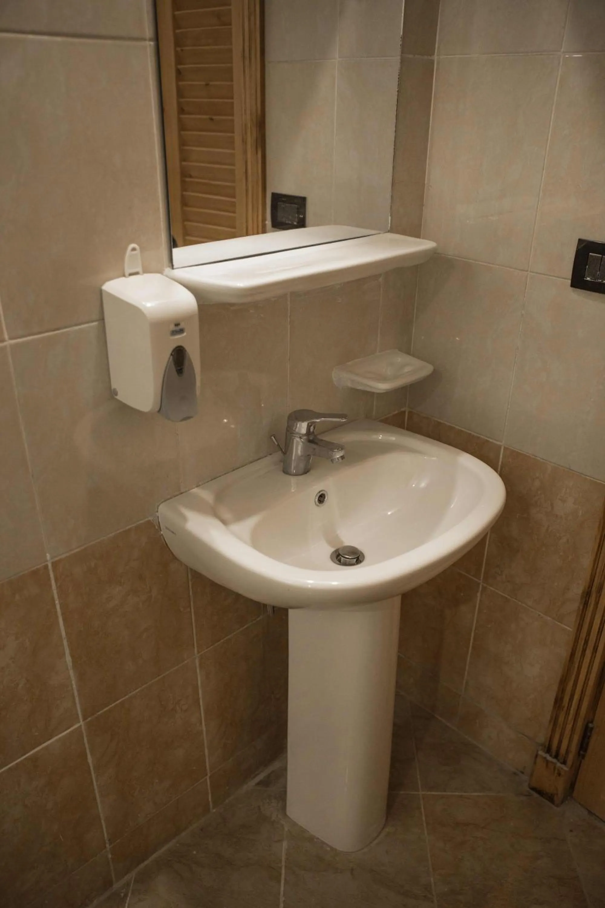 Bathroom in Redcon Suites